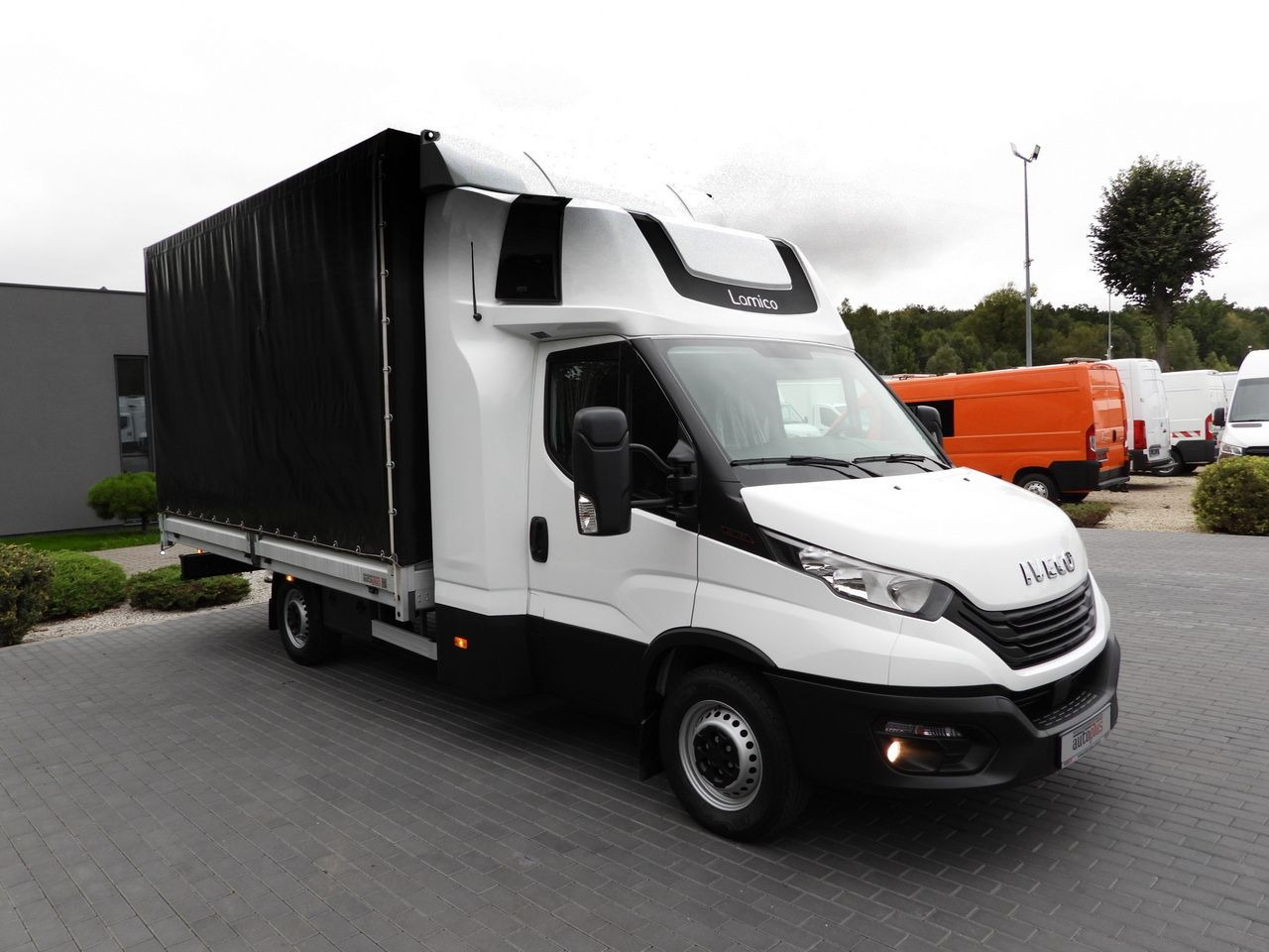 IVECO DAILY 35S18 TARPAULIN 10 PALLETS WEBASTO CRUISE CONTROL PNEUMATICS AIR CONDITIONING 180HP - Schuifzeilen bestelwagen: afbeelding 4 IVECO DAILY 35S18 TARPAULIN 10 PALLETS WEBASTO CRUISE CONTROL PNEUMATICS AIR CONDITIONING 180HP - Schuifzeilen bestelwagen: afbeelding 4
