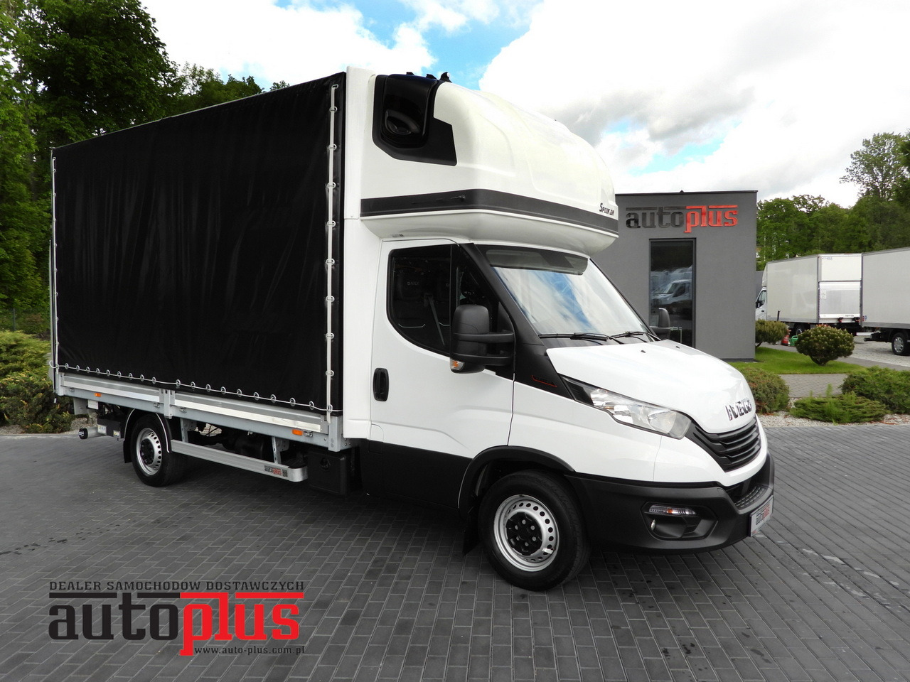 IVECO DAILY 35S18 TARPAULIN LIFT 8 PALLETS WEBASTO CRUISE CONTROL AIR CONDITIONING 180HP - Schuifzeilen bestelwagen: afbeelding 1 IVECO DAILY 35S18 TARPAULIN LIFT 8 PALLETS WEBASTO CRUISE CONTROL AIR CONDITIONING 180HP - Schuifzeilen bestelwagen: afbeelding 1