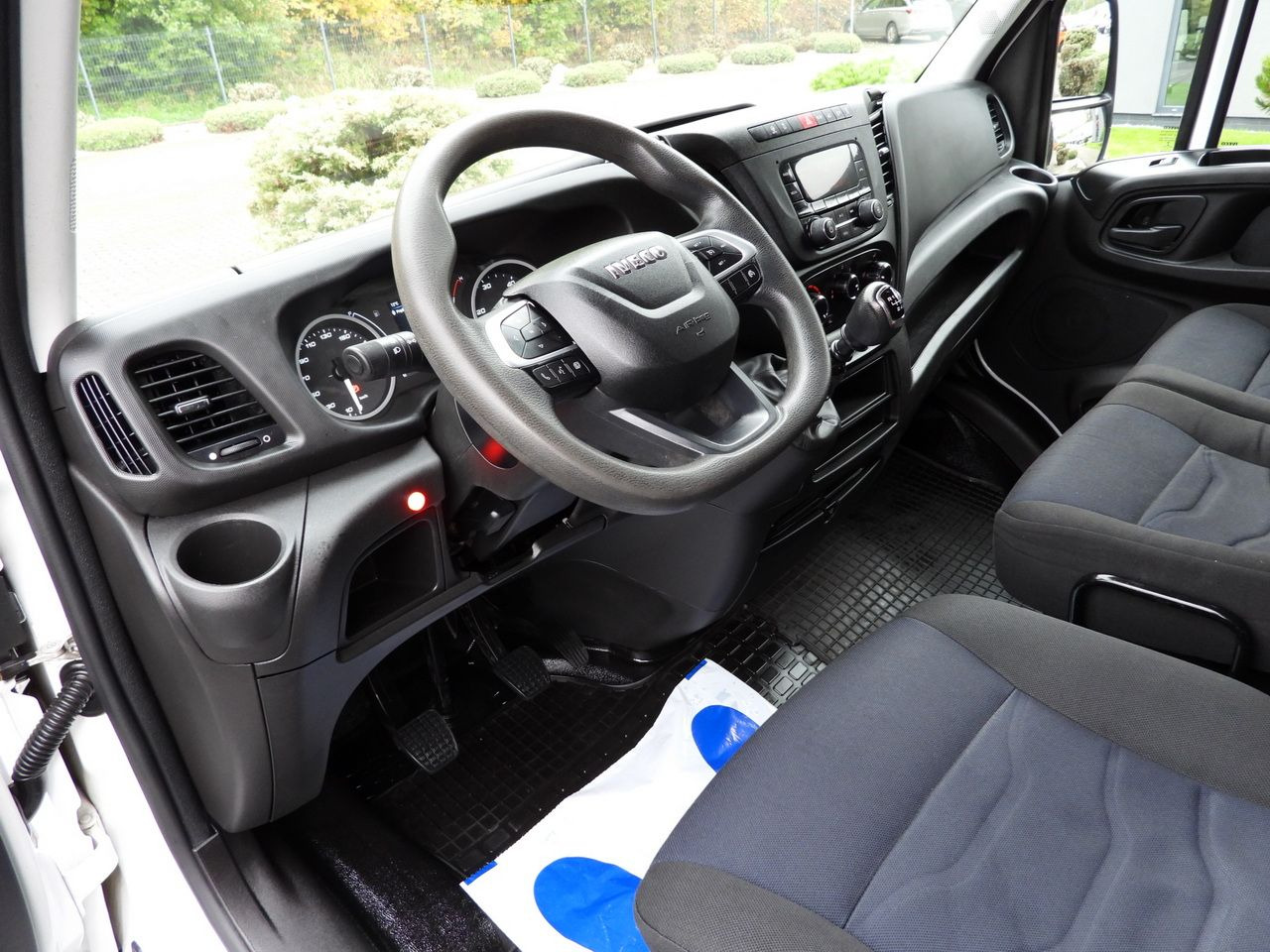 IVECO DAILY 35S18 TARPAULIN LIFT 8 PALLETS WEBASTO CRUISE CONTROL AIR CONDITIONING 180HP - Schuifzeilen bestelwagen: afbeelding 2 IVECO DAILY 35S18 TARPAULIN LIFT 8 PALLETS WEBASTO CRUISE CONTROL AIR CONDITIONING 180HP - Schuifzeilen bestelwagen: afbeelding 2