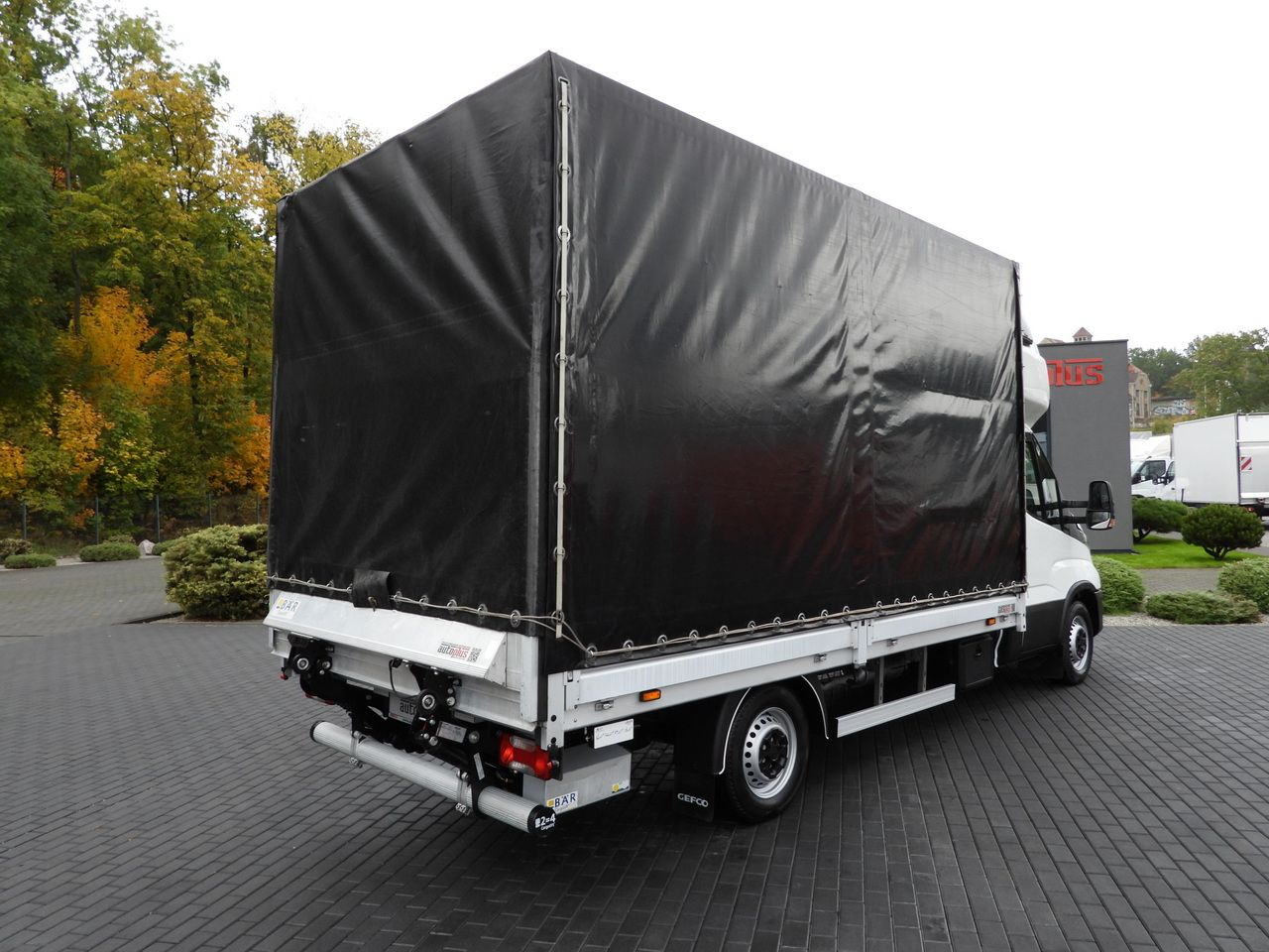 IVECO DAILY 35S18 TARPAULIN LIFT 8 PALLETS WEBASTO CRUISE CONTROL AIR CONDITIONING 180HP - Schuifzeilen bestelwagen: afbeelding 3 IVECO DAILY 35S18 TARPAULIN LIFT 8 PALLETS WEBASTO CRUISE CONTROL AIR CONDITIONING 180HP - Schuifzeilen bestelwagen: afbeelding 3