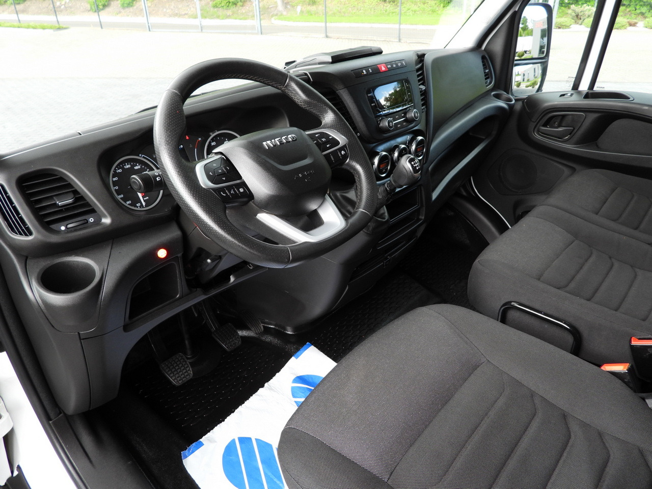 IVECO DAILY 35S18 TARPAULIN LIFT 8 PALLETS WEBASTO CRUISE CONTROL AIR CONDITIONING 180HP - Schuifzeilen bestelwagen: afbeelding 2 IVECO DAILY 35S18 TARPAULIN LIFT 8 PALLETS WEBASTO CRUISE CONTROL AIR CONDITIONING 180HP - Schuifzeilen bestelwagen: afbeelding 2