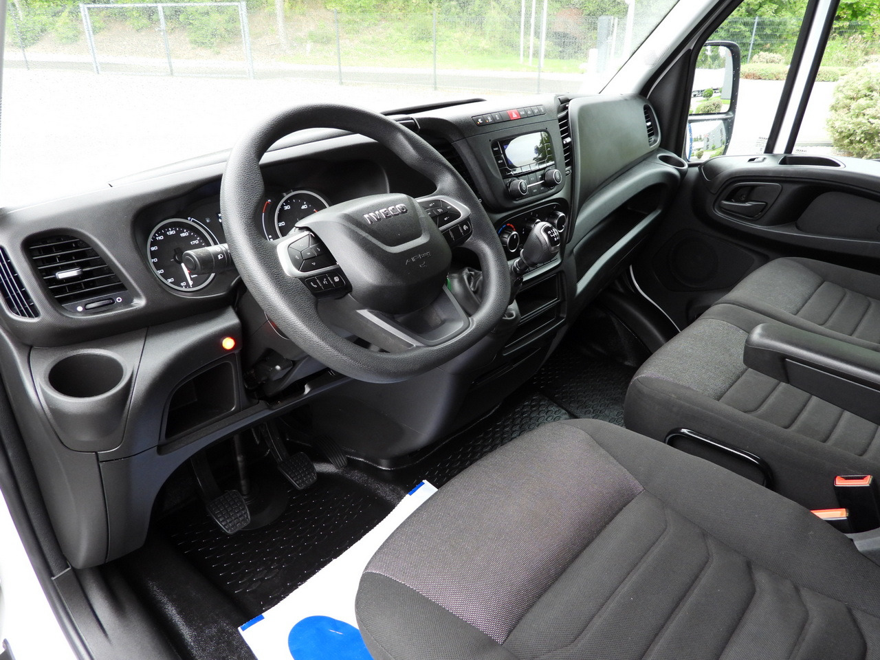 IVECO DAILY 35S18 TARPAULIN LIFT 8 PALLETS WEBASTO CRUISE CONTROL LED LIGHTS AIR CONDITIONING 180HP - Schuifzeilen bestelwagen: afbeelding 2 IVECO DAILY 35S18 TARPAULIN LIFT 8 PALLETS WEBASTO CRUISE CONTROL LED LIGHTS AIR CONDITIONING 180HP - Schuifzeilen bestelwagen: afbeelding 2