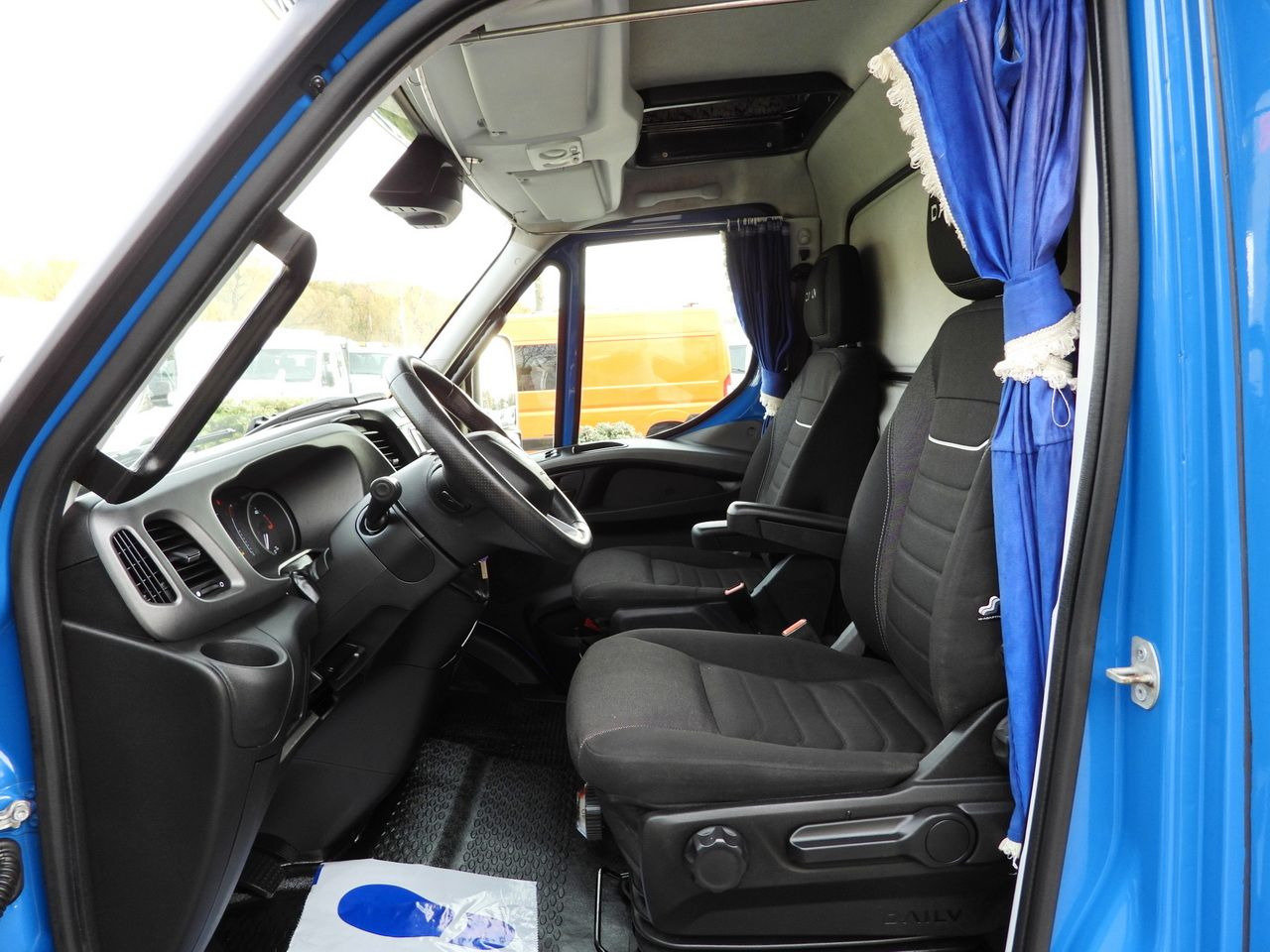 Schuifzeilen bestelwagen IVECO DAILY 35S21 TARPAULIN 10 PALLETS WEBASTO CRUISE CONTROL NAVIGATION LED LIGHTS AUTOMATIC TRANSMISSION HI-MATIC AIR CONDITIONING  210HP: afbeelding 30