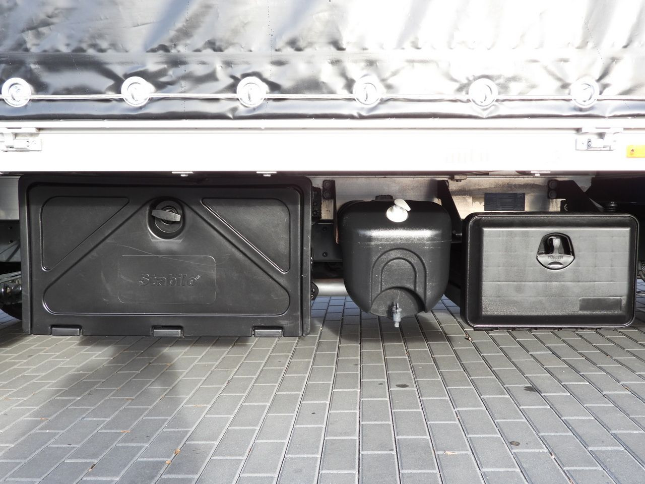 Schuifzeilen bestelwagen IVECO DAILY 35S21 TARPAULIN 10 PALLETS WEBASTO CRUISE CONTROL NAVIGATION LED LIGHTS AUTOMATIC TRANSMISSION HI-MATIC AIR CONDITIONING  210HP: afbeelding 24