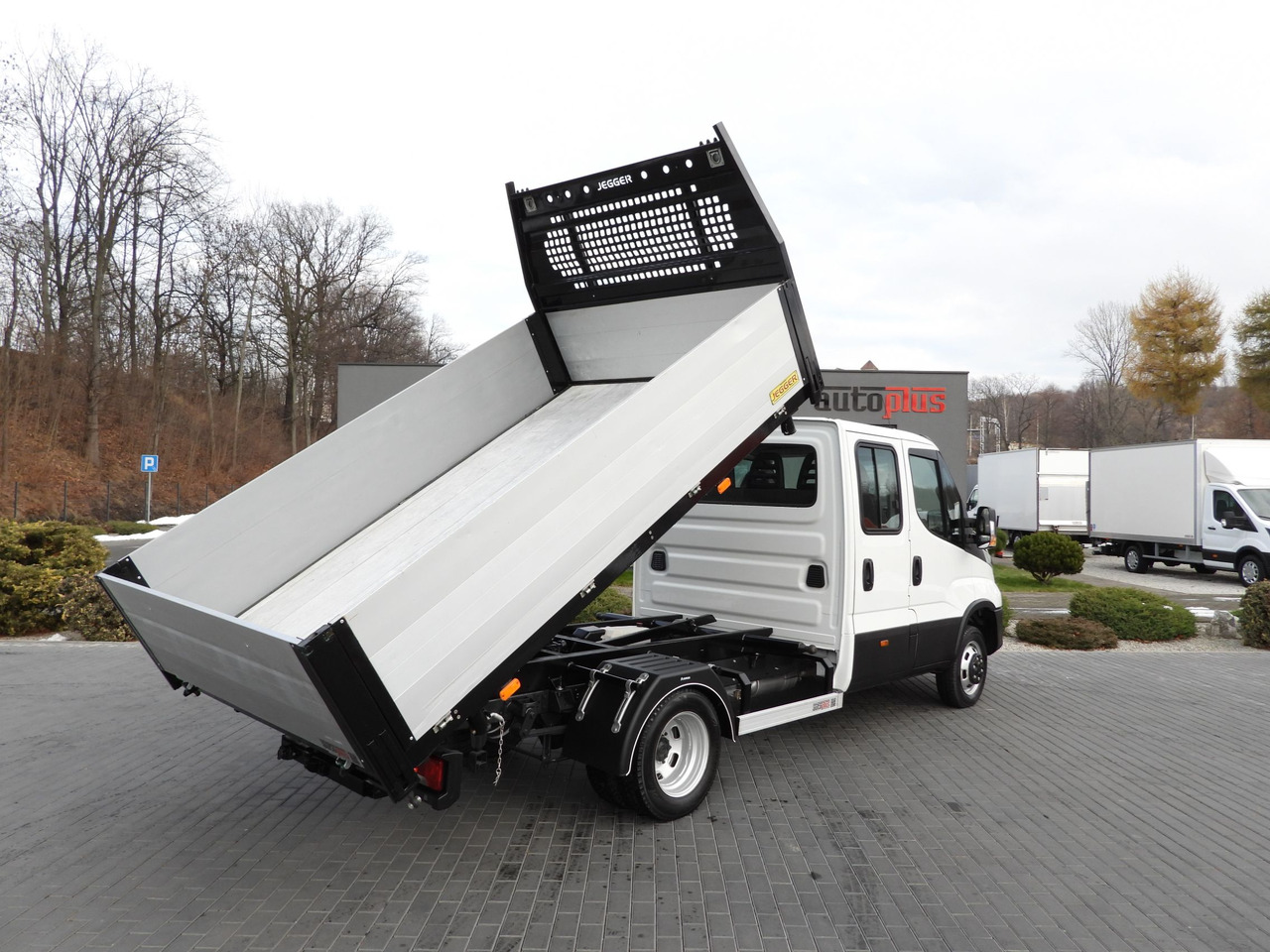 IVECO DAILY 50C16 THREE-WAY TIPPER DOUBLE CABIN DOKA 6 SEATS CRUISE CONTROL PNEUMATICS TWIN WHEELS AIR CONDITIONING 160HP - Kipper bestelwagen: afbeelding 3 IVECO DAILY 50C16 THREE-WAY TIPPER DOUBLE CABIN DOKA 6 SEATS CRUISE CONTROL PNEUMATICS TWIN WHEELS AIR CONDITIONING 160HP - Kipper bestelwagen: afbeelding 3