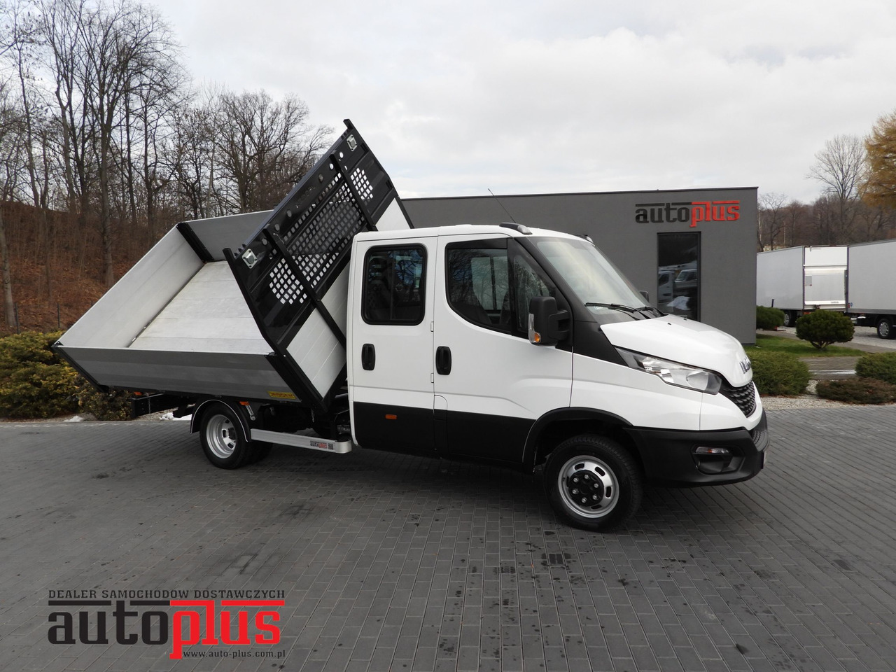 IVECO DAILY 50C16 THREE-WAY TIPPER DOUBLE CABIN DOKA 6 SEATS CRUISE CONTROL PNEUMATICS TWIN WHEELS AIR CONDITIONING 160HP - Kipper bestelwagen: afbeelding 1 IVECO DAILY 50C16 THREE-WAY TIPPER DOUBLE CABIN DOKA 6 SEATS CRUISE CONTROL PNEUMATICS TWIN WHEELS AIR CONDITIONING 160HP - Kipper bestelwagen: afbeelding 1