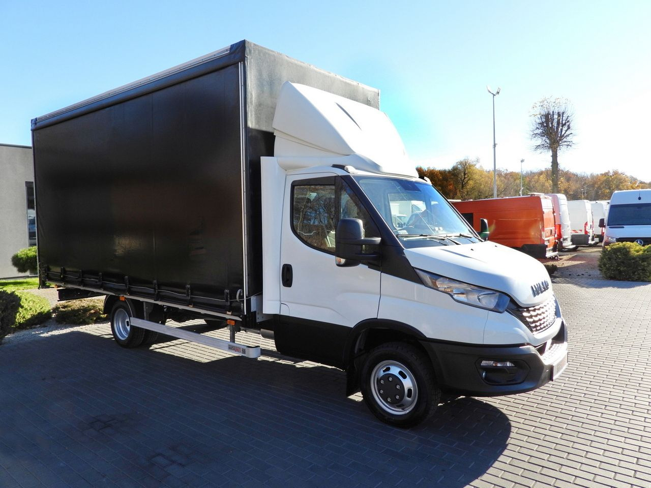 IVECO DAILY 50C17 TARPAULIN 10 PALLETS CRUISE CONTROL TWIN WHEELS AIR CONDITIONING 180HP - Schuifzeilen bestelwagen: afbeelding 4 IVECO DAILY 50C17 TARPAULIN 10 PALLETS CRUISE CONTROL TWIN WHEELS AIR CONDITIONING 180HP - Schuifzeilen bestelwagen: afbeelding 4
