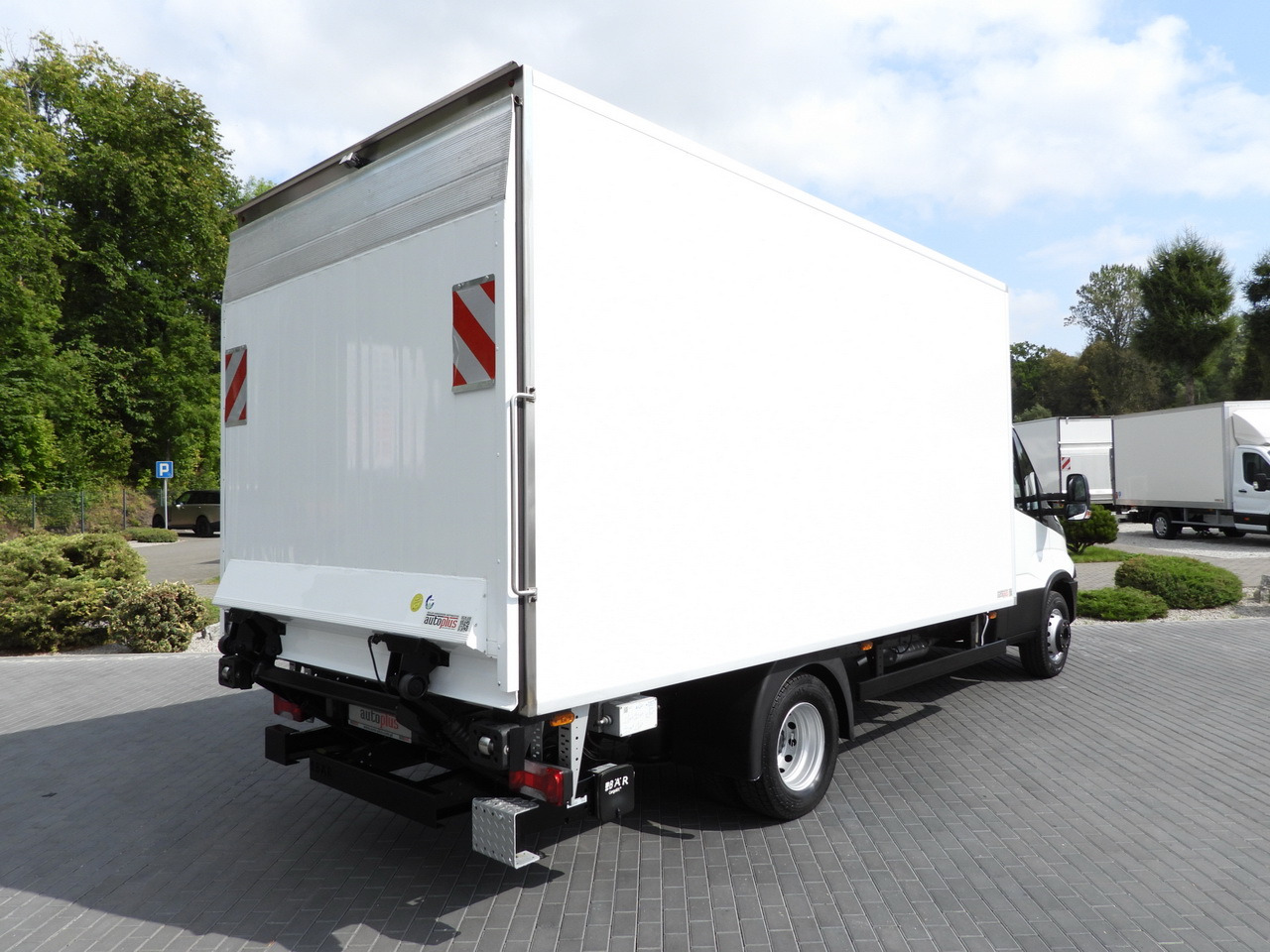 IVECO DAILY 70C17 REFRIGERATOR 1*C LIFT 10 PALLETS POWER SUPPLY 230V CRUISE CONTROL AIR CONDITIONING PNEUMATICS AUTOMATIC TRANSMISSION HI-MATIC TWIN WHEELS  170HP - Koelwagen vrachtwagen: afbeelding 3 IVECO DAILY 70C17 REFRIGERATOR 1*C LIFT 10 PALLETS POWER SUPPLY 230V CRUISE CONTROL AIR CONDITIONING PNEUMATICS AUTOMATIC TRANSMISSION HI-MATIC TWIN WHEELS  170HP - Koelwagen vrachtwagen: afbeelding 3