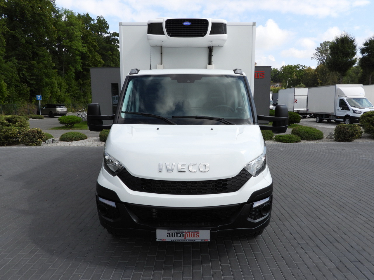 IVECO DAILY 70C17 REFRIGERATOR 1*C LIFT 10 PALLETS POWER SUPPLY 230V CRUISE CONTROL AIR CONDITIONING PNEUMATICS AUTOMATIC TRANSMISSION HI-MATIC TWIN WHEELS 170HP - Koelwagen vrachtwagen: afbeelding 5 IVECO DAILY 70C17 REFRIGERATOR 1*C LIFT 10 PALLETS POWER SUPPLY 230V CRUISE CONTROL AIR CONDITIONING PNEUMATICS AUTOMATIC TRANSMISSION HI-MATIC TWIN WHEELS 170HP - Koelwagen vrachtwagen: afbeelding 5