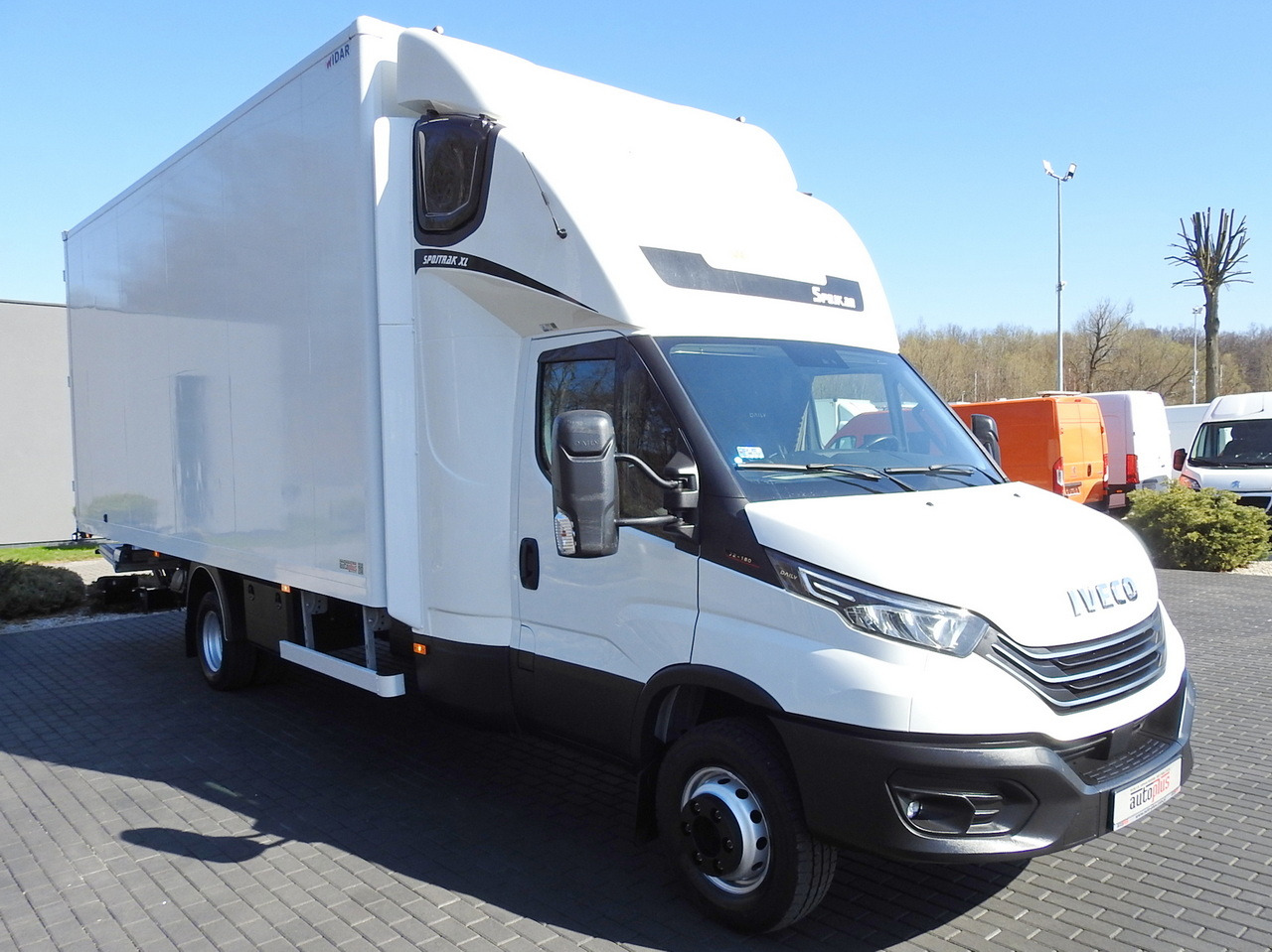 IVECO DAILY 70C18 BOX LIFT 14 PALLETS WEBASTO CRUISE CONTROL NAVIGATION LED LIGHTS TWIN WHEELS AIR CONDITIONING 180HP - Bestelwagen gesloten laadbak: afbeelding 4 IVECO DAILY 70C18 BOX LIFT 14 PALLETS WEBASTO CRUISE CONTROL NAVIGATION LED LIGHTS TWIN WHEELS AIR CONDITIONING 180HP - Bestelwagen gesloten laadbak: afbeelding 4