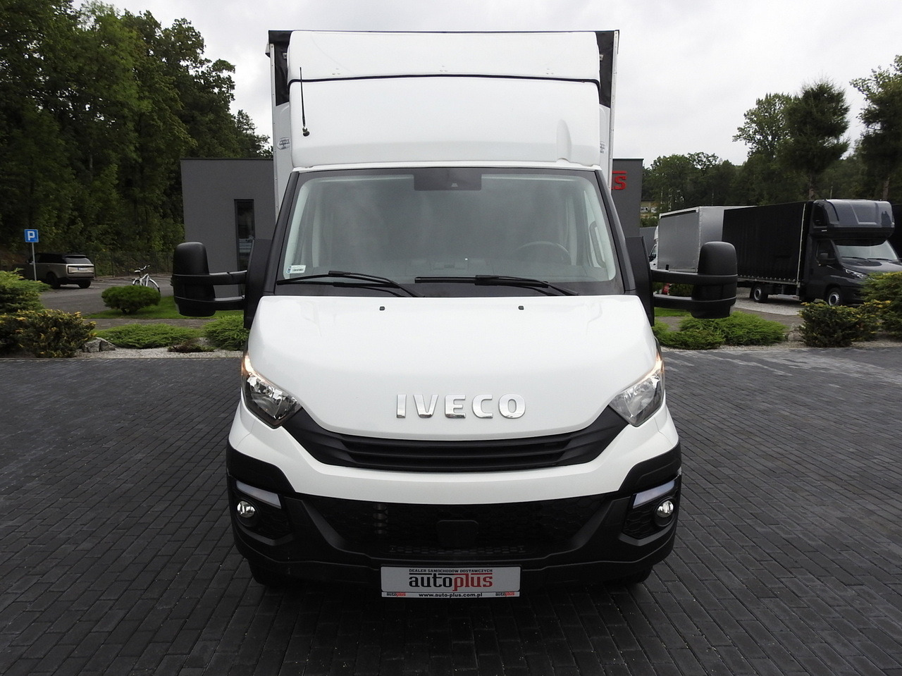 IVECO DAILY 70C18 TARPAULIN LIFT 12 PALLETS WEBASTO CRUISE CONTROL TWIN WHEELS AIR CONDITIONING 180HP - Schuifzeilen bestelwagen: afbeelding 5 IVECO DAILY 70C18 TARPAULIN LIFT 12 PALLETS WEBASTO CRUISE CONTROL TWIN WHEELS AIR CONDITIONING 180HP - Schuifzeilen bestelwagen: afbeelding 5