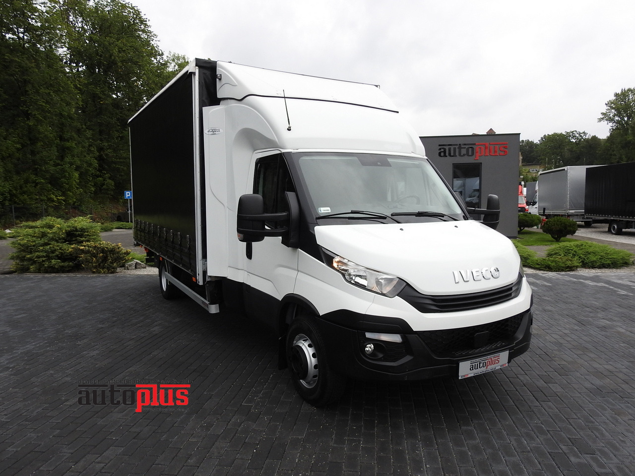 IVECO DAILY 70C18 TARPAULIN LIFT 12 PALLETS WEBASTO CRUISE CONTROL TWIN WHEELS AIR CONDITIONING 180HP - Schuifzeilen bestelwagen: afbeelding 1 IVECO DAILY 70C18 TARPAULIN LIFT 12 PALLETS WEBASTO CRUISE CONTROL TWIN WHEELS AIR CONDITIONING 180HP - Schuifzeilen bestelwagen: afbeelding 1