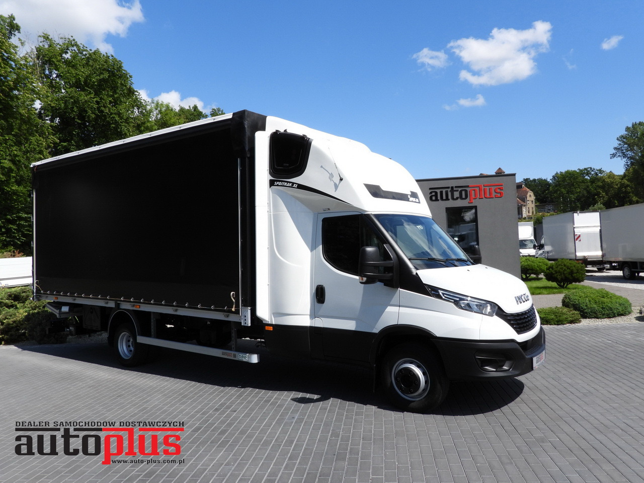 IVECO DAILY 70C18 TARPAULIN LIFT 14 PALLETS WEBASTO CRUISE CONTROL LED LIGHTS TWIN WHEELS AIR CONDITIONING 180HP - Schuifzeilen bestelwagen: afbeelding 1 IVECO DAILY 70C18 TARPAULIN LIFT 14 PALLETS WEBASTO CRUISE CONTROL LED LIGHTS TWIN WHEELS AIR CONDITIONING 180HP - Schuifzeilen bestelwagen: afbeelding 1
