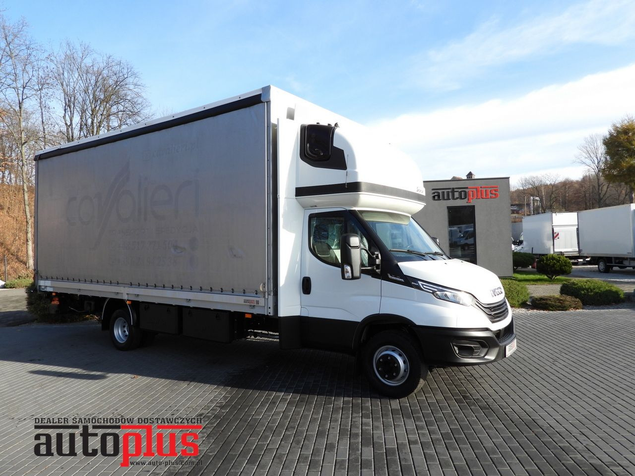IVECO DAILY 70C18 TARPAULIN LIFT 16 PALLETS WEBASTO CRUISE CONTROL NAVIGATION LED LIGHTS PNEUMATICS AUTOMATIC TRANSMISSION HI-MATIC TWIN WHEELS AIR CONDITIONING 180HP - Schuifzeilen vrachtwagen: afbeelding 1 IVECO DAILY 70C18 TARPAULIN LIFT 16 PALLETS WEBASTO CRUISE CONTROL NAVIGATION LED LIGHTS PNEUMATICS AUTOMATIC TRANSMISSION HI-MATIC TWIN WHEELS AIR CONDITIONING 180HP - Schuifzeilen vrachtwagen: afbeelding 1
