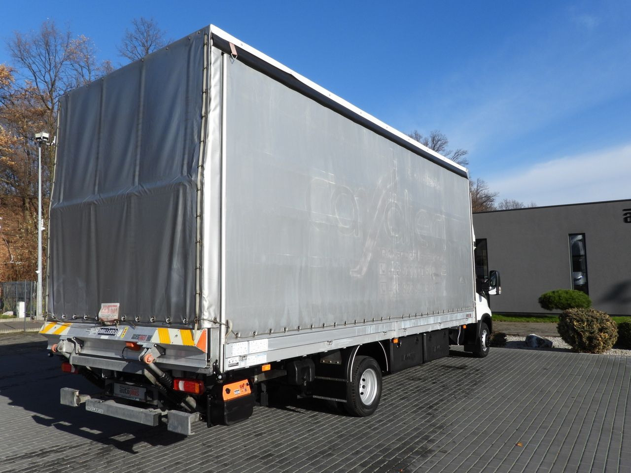IVECO DAILY 70C18 TARPAULIN LIFT 16 PALLETS WEBASTO CRUISE CONTROL NAVIGATION LED LIGHTS PNEUMATICS AUTOMATIC TRANSMISSION HI-MATIC TWIN WHEELS AIR CONDITIONING 180HP - Schuifzeilen vrachtwagen: afbeelding 3 IVECO DAILY 70C18 TARPAULIN LIFT 16 PALLETS WEBASTO CRUISE CONTROL NAVIGATION LED LIGHTS PNEUMATICS AUTOMATIC TRANSMISSION HI-MATIC TWIN WHEELS AIR CONDITIONING 180HP - Schuifzeilen vrachtwagen: afbeelding 3