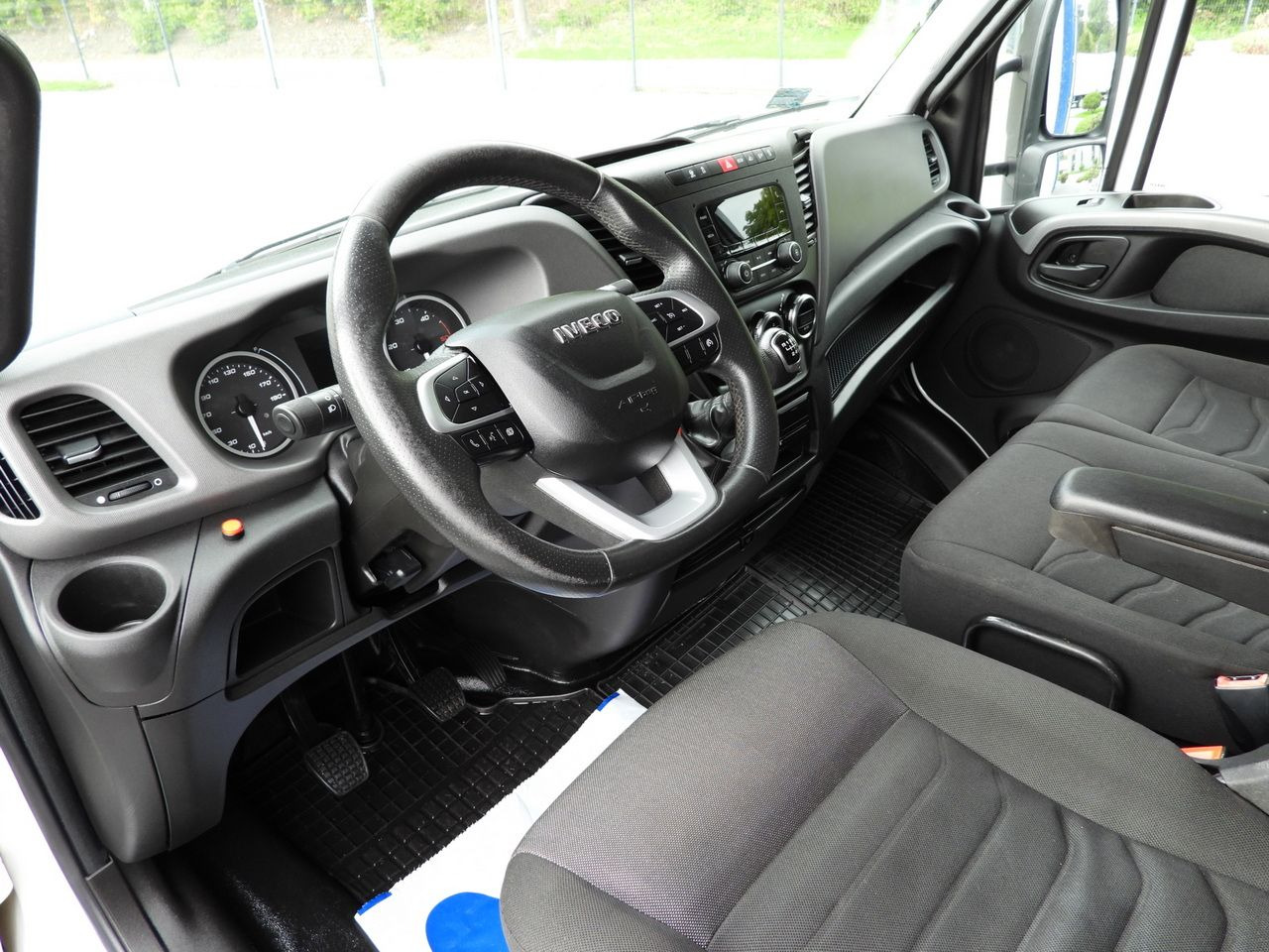 IVECO DAILY 72C18 TARPAULIN LIFT 14 PALLETS WEBASTO CRUISE CONTROL LED LIGHTS TWIN WHEELS AIR CONDITIONING 180HP - Schuifzeilen bestelwagen: afbeelding 2 IVECO DAILY 72C18 TARPAULIN LIFT 14 PALLETS WEBASTO CRUISE CONTROL LED LIGHTS TWIN WHEELS AIR CONDITIONING 180HP - Schuifzeilen bestelwagen: afbeelding 2