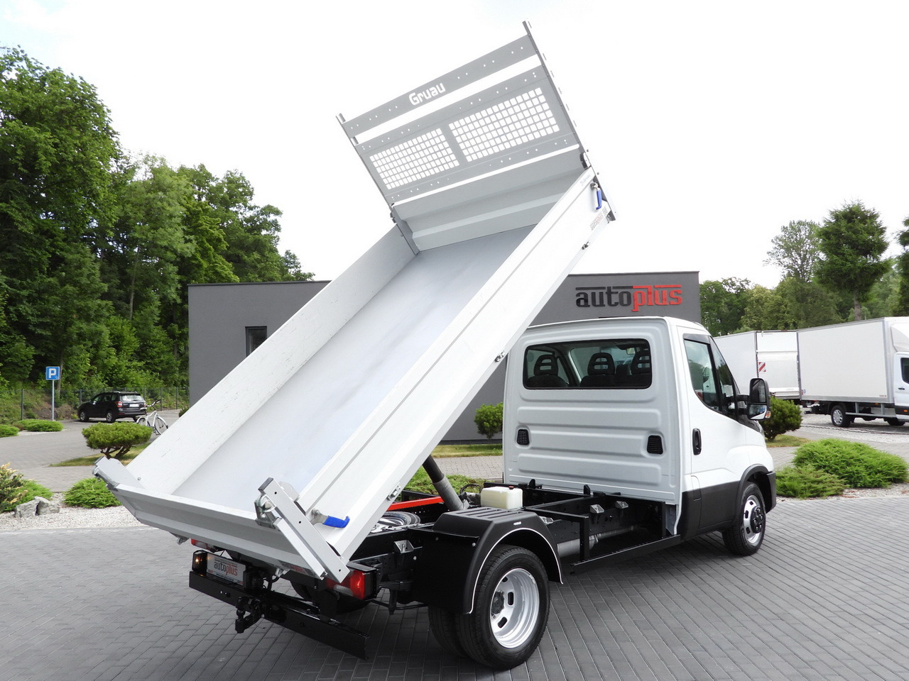 IVECO DAILY CRUISE CONTROL TWIN WHEELS AIR CONDITIONING 140HP - Kipper bestelwagen: afbeelding 3 IVECO DAILY CRUISE CONTROL TWIN WHEELS AIR CONDITIONING 140HP - Kipper bestelwagen: afbeelding 3
