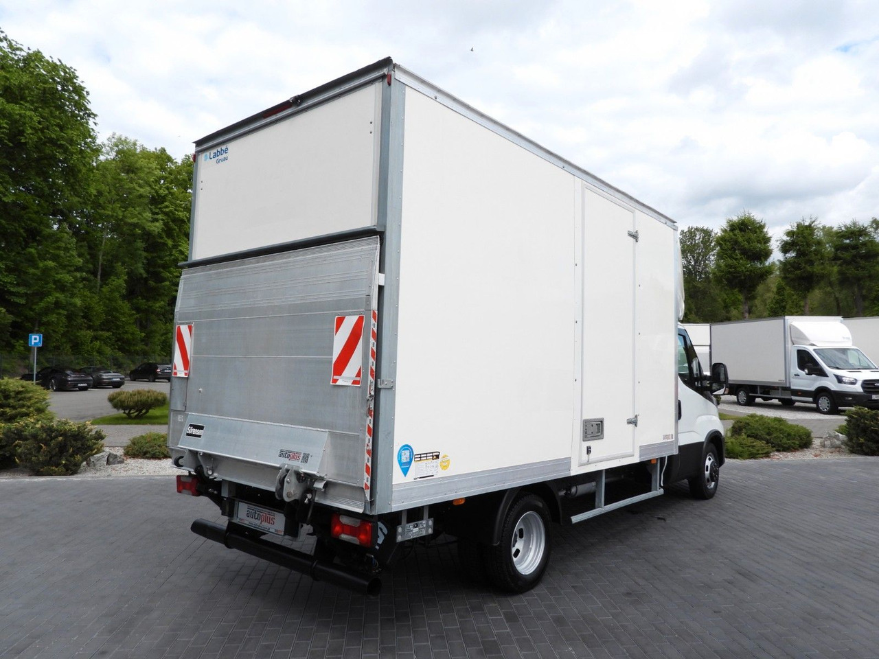 Iveco DAILY 35C16 KOFFER AUFZUG 8 PALETTEN TEMPOMAT Iveco DAILY 35C16 KOFFER AUFZUG 8 PALETTEN TEMPOMAT - Bestelwagen gesloten laadbak: afbeelding 3 Iveco DAILY 35C16 KOFFER AUFZUG 8 PALETTEN TEMPOMAT Iveco DAILY 35C16 KOFFER AUFZUG 8 PALETTEN TEMPOMAT - Bestelwagen gesloten laadbak: afbeelding 3