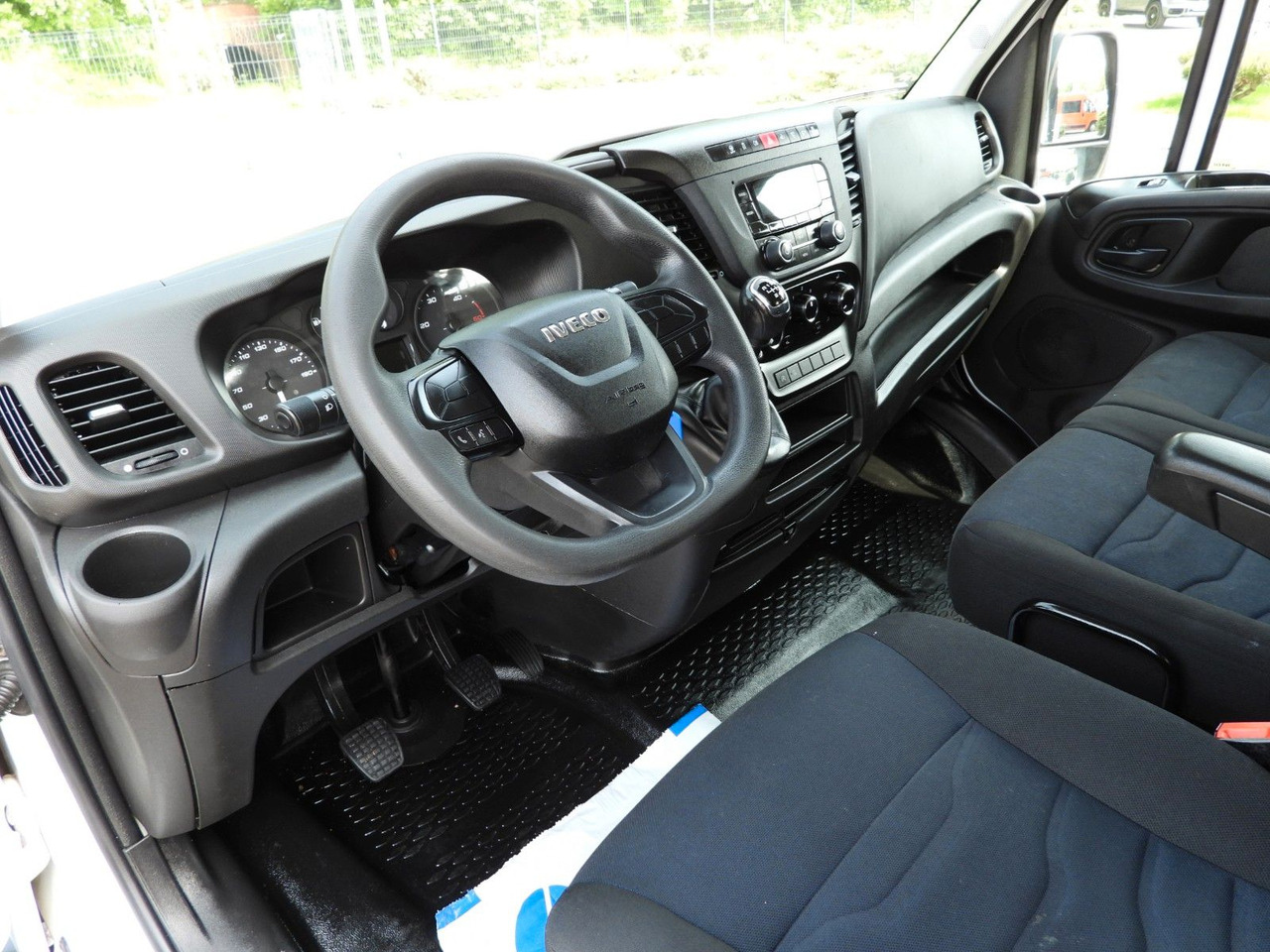 Iveco DAILY 35S12 PRITSCHE DOPPELKABINE DOKA 7 SITZE - Bestelwagen open laadbak, Bestelwagen met dubbele cabine: afbeelding 2 Iveco DAILY 35S12 PRITSCHE DOPPELKABINE DOKA 7 SITZE - Bestelwagen open laadbak, Bestelwagen met dubbele cabine: afbeelding 2