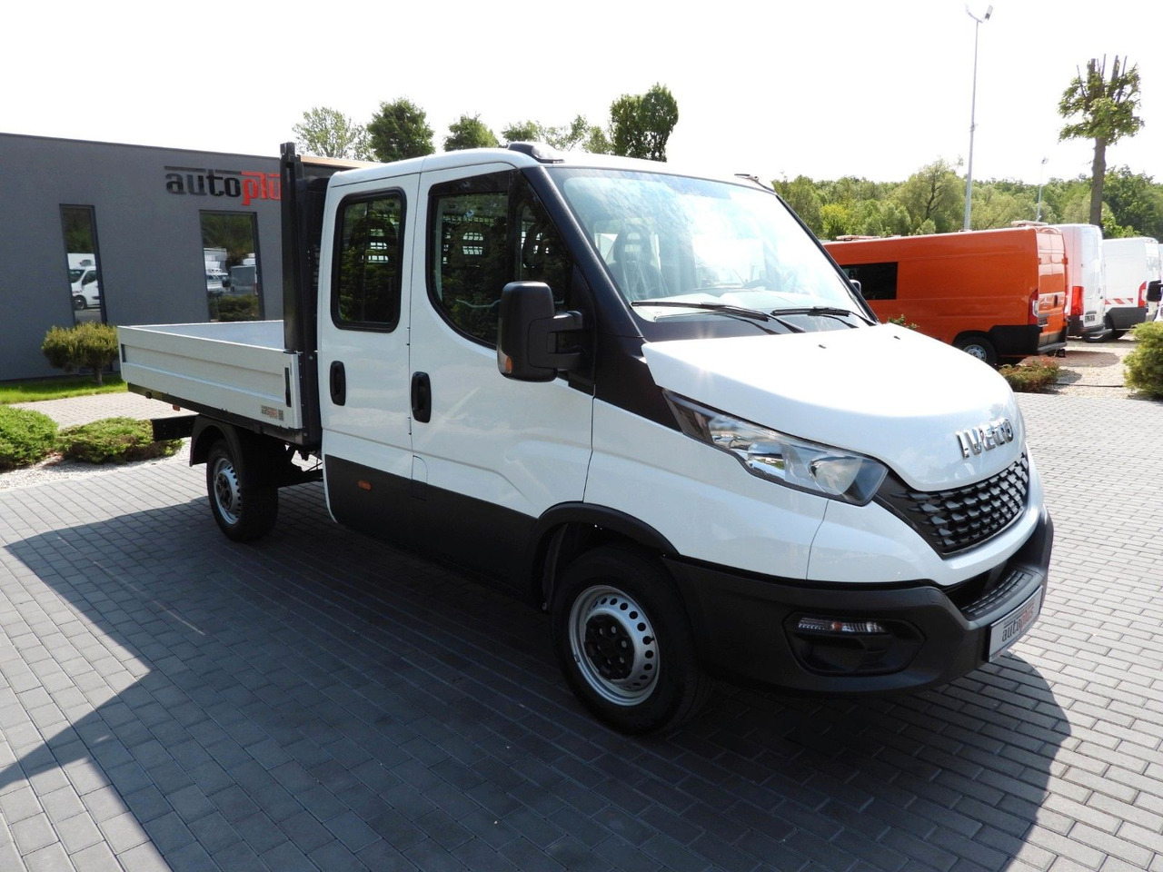 Iveco DAILY 35S12 PRITSCHE DOPPELKABINE DOKA 7 SITZE - Bestelwagen open laadbak, Bestelwagen met dubbele cabine: afbeelding 4 Iveco DAILY 35S12 PRITSCHE DOPPELKABINE DOKA 7 SITZE - Bestelwagen open laadbak, Bestelwagen met dubbele cabine: afbeelding 4