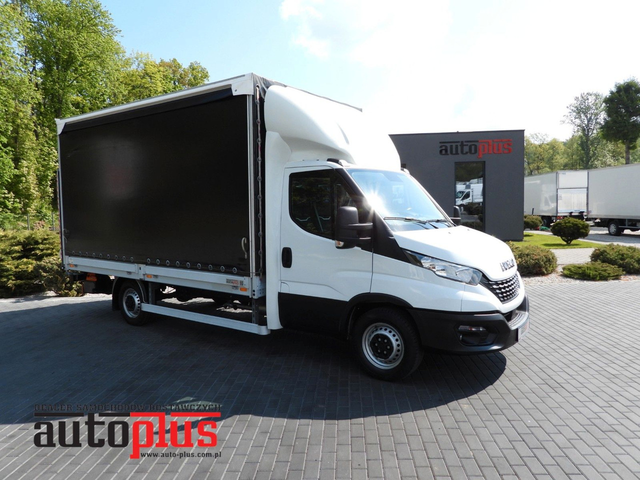 Iveco DAILY 35S18 PRITSCHE PLANE AUFZUG 8 PALETTEN - Schuifzeilen bestelwagen: afbeelding 1 Iveco DAILY 35S18 PRITSCHE PLANE AUFZUG 8 PALETTEN - Schuifzeilen bestelwagen: afbeelding 1