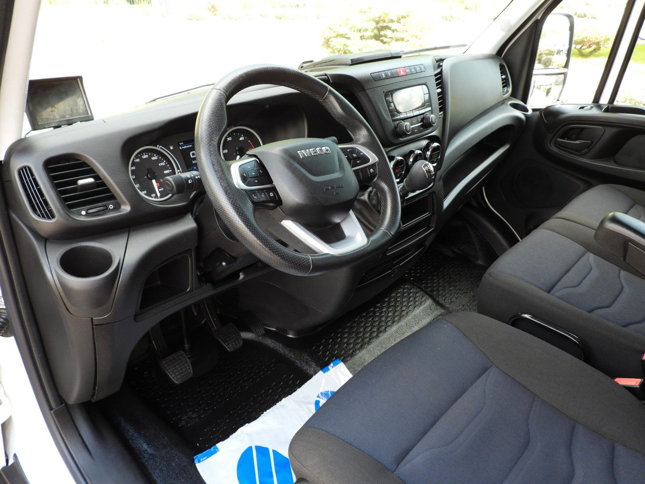 Iveco DAILY 35S18 PRITSCHE PLANE AUFZUG 8 PALETTEN - Schuifzeilen bestelwagen: afbeelding 2 Iveco DAILY 35S18 PRITSCHE PLANE AUFZUG 8 PALETTEN - Schuifzeilen bestelwagen: afbeelding 2