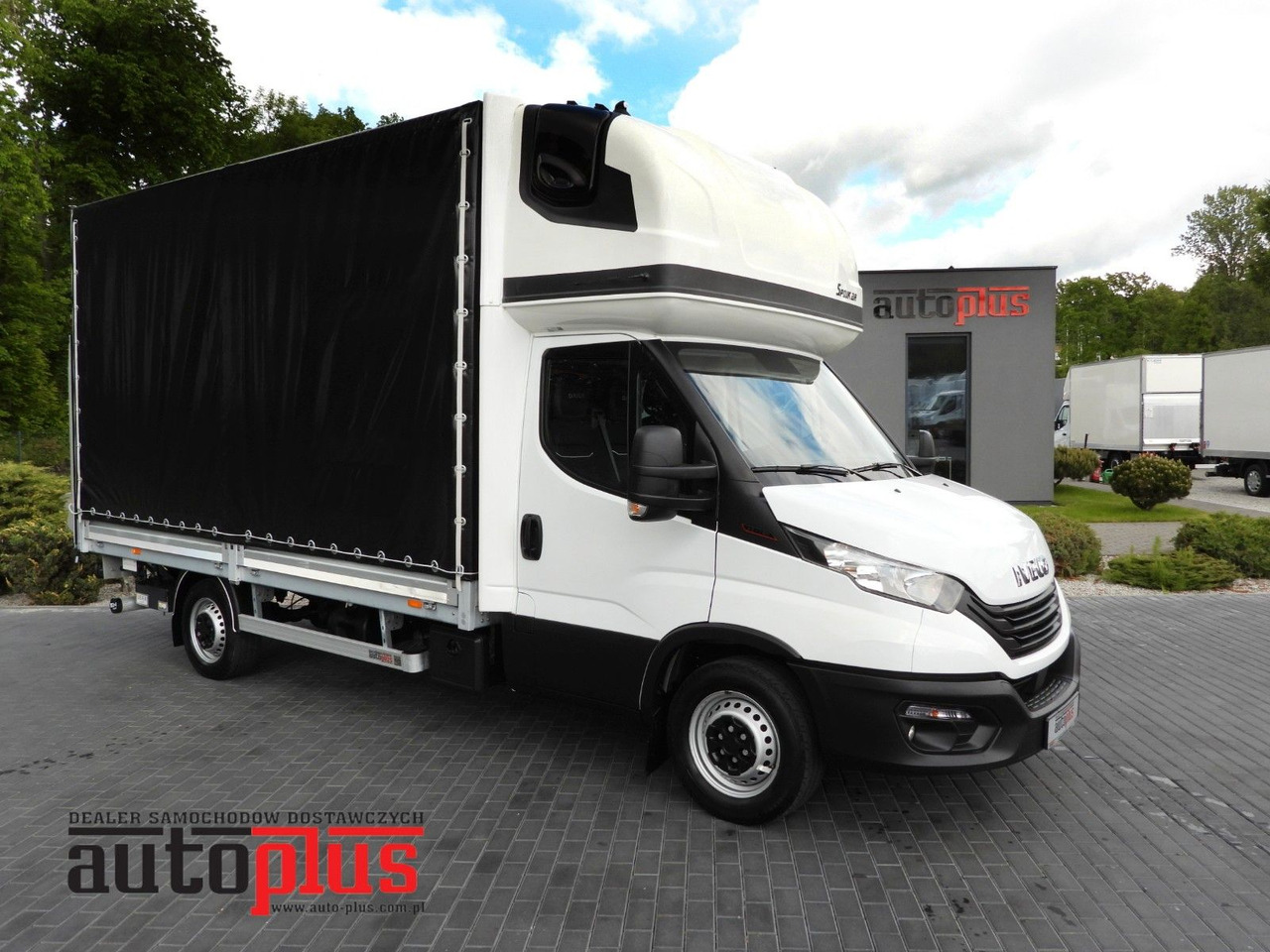 Iveco DAILY 35S18 PRITSCHE PLANE AUFZUG 8 PALETTEN - Schuifzeilen bestelwagen: afbeelding 1 Iveco DAILY 35S18 PRITSCHE PLANE AUFZUG 8 PALETTEN - Schuifzeilen bestelwagen: afbeelding 1
