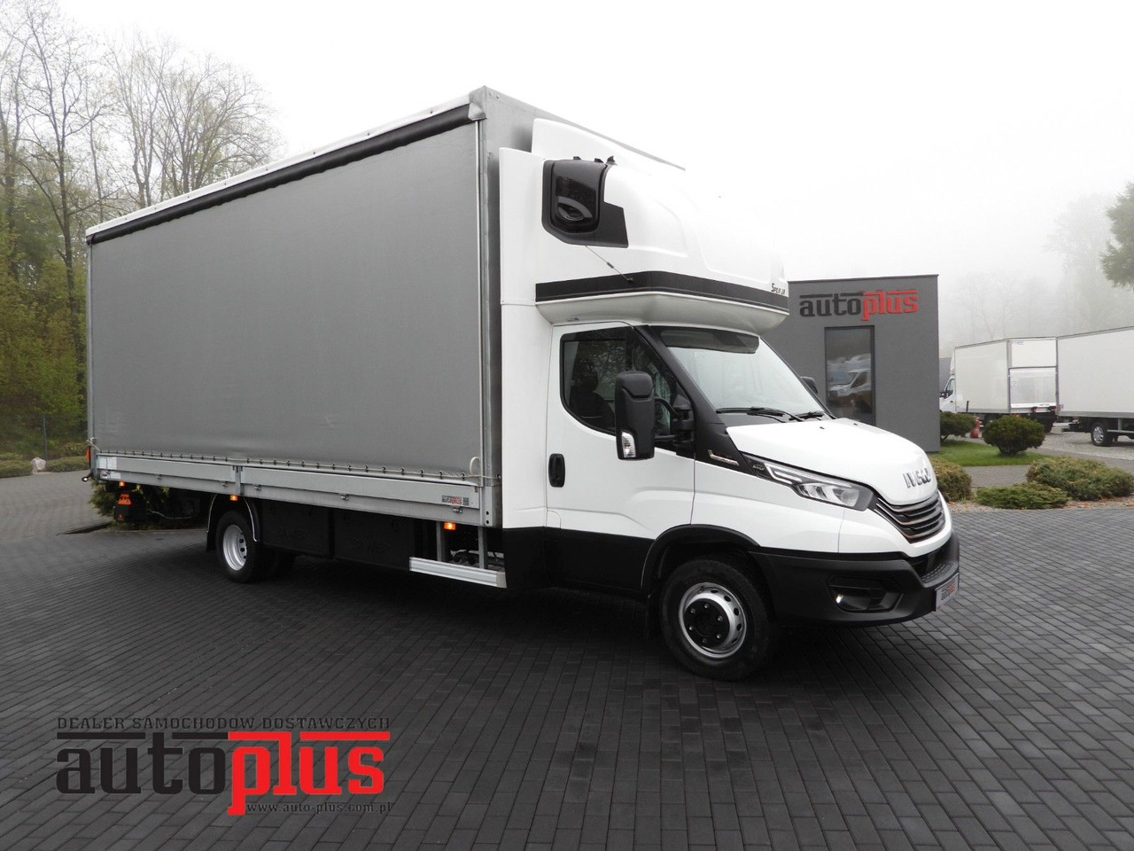 Iveco DAILY 72C18 PRITSCHE PLANE AUFZUG 16 PALETTEN - Schuifzeilen bestelwagen: afbeelding 1 Iveco DAILY 72C18 PRITSCHE PLANE AUFZUG 16 PALETTEN - Schuifzeilen bestelwagen: afbeelding 1