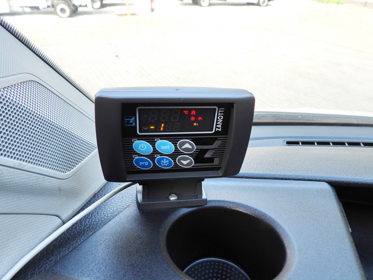 Koelwagen MAN TGE 3.140 REGRIGERATOR BOX -1*C 8 PALLETS HEATING FUNCTION CRUISE CONTROL PNEUMATICS AIR CONDITIONING 140HP: afbeelding 35 Koelwagen MAN TGE 3.140 REGRIGERATOR BOX -1*C 8 PALLETS HEATING FUNCTION CRUISE CONTROL PNEUMATICS AIR CONDITIONING 140HP: afbeelding 35