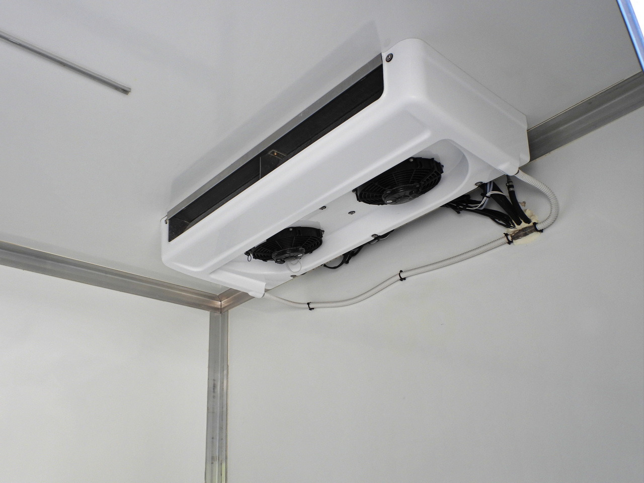 Koelwagen MAN TGE 3.140 REGRIGERATOR BOX -1*C 8 PALLETS HEATING FUNCTION CRUISE CONTROL PNEUMATICS AIR CONDITIONING 140HP: afbeelding 25 Koelwagen MAN TGE 3.140 REGRIGERATOR BOX -1*C 8 PALLETS HEATING FUNCTION CRUISE CONTROL PNEUMATICS AIR CONDITIONING 140HP: afbeelding 25