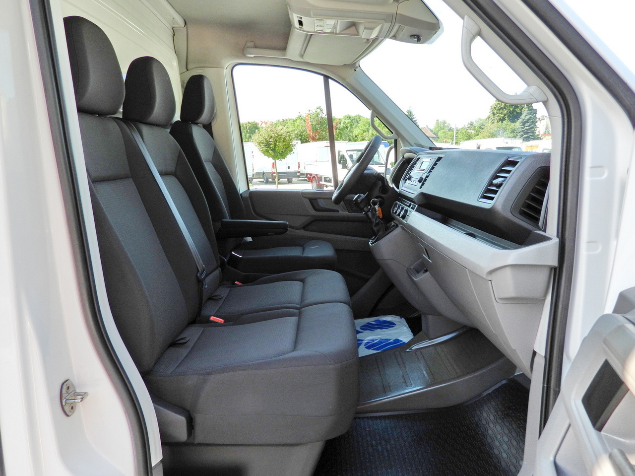 Koelwagen MAN TGE 3.140 REGRIGERATOR BOX -1*C 8 PALLETS HEATING FUNCTION CRUISE CONTROL PNEUMATICS AIR CONDITIONING 140HP: afbeelding 42 Koelwagen MAN TGE 3.140 REGRIGERATOR BOX -1*C 8 PALLETS HEATING FUNCTION CRUISE CONTROL PNEUMATICS AIR CONDITIONING 140HP: afbeelding 42