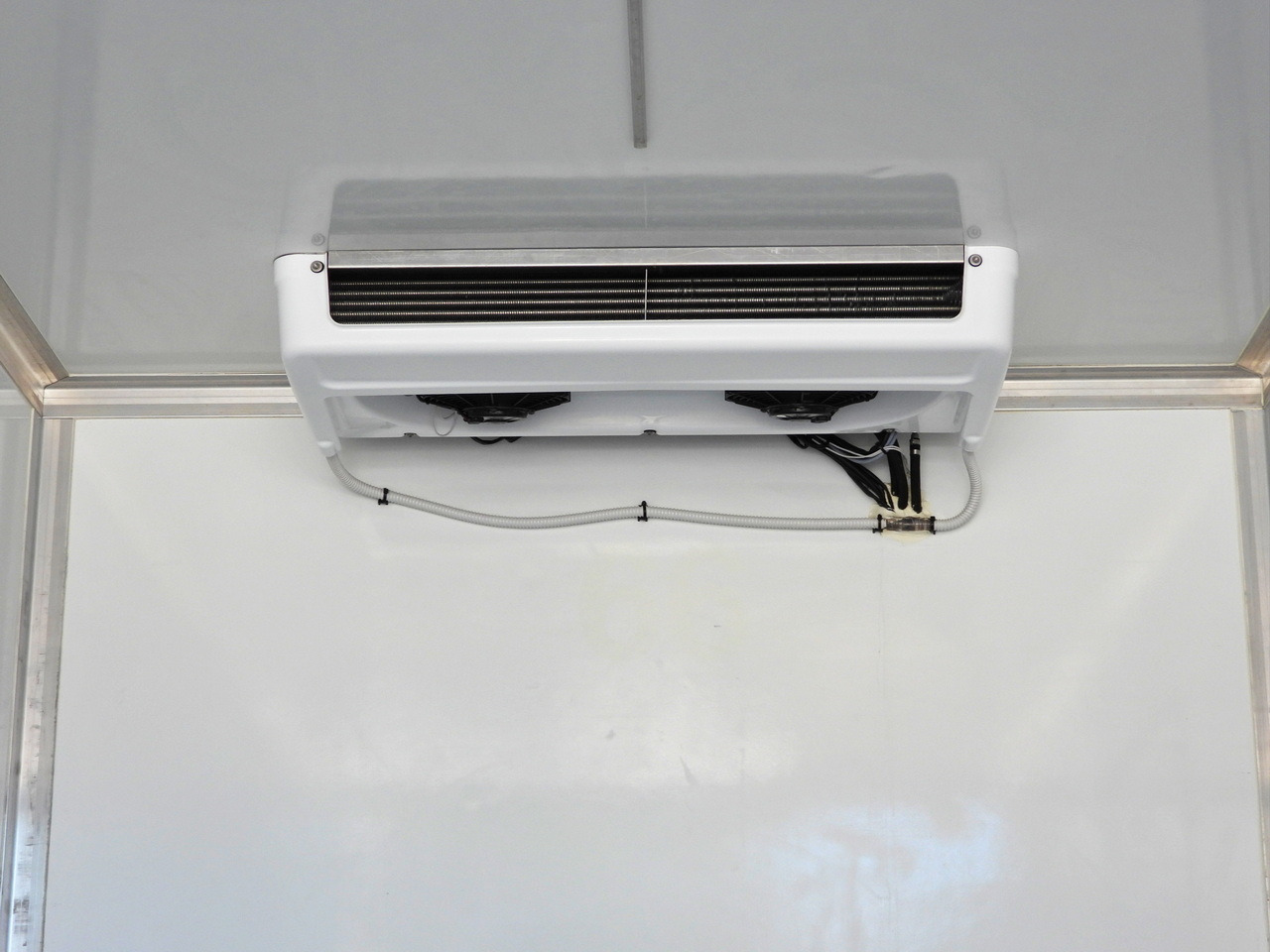 Koelwagen MAN TGE 3.140 REGRIGERATOR BOX -1*C 8 PALLETS HEATING FUNCTION CRUISE CONTROL PNEUMATICS AIR CONDITIONING 140HP: afbeelding 22 Koelwagen MAN TGE 3.140 REGRIGERATOR BOX -1*C 8 PALLETS HEATING FUNCTION CRUISE CONTROL PNEUMATICS AIR CONDITIONING 140HP: afbeelding 22