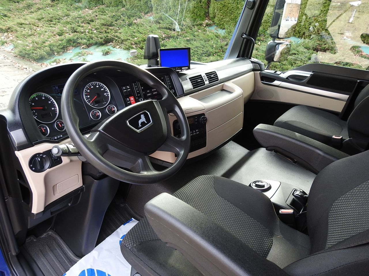 MAN TGL 12.220 BOX LIFT 18 PALLETS CRUISE CONTROLAIR CONDITIONING PNEUMATICS AUTOMATIC TWIN WHEELS  220HP - Bestelwagen gesloten laadbak: afbeelding 2 MAN TGL 12.220 BOX LIFT 18 PALLETS CRUISE CONTROLAIR CONDITIONING PNEUMATICS AUTOMATIC TWIN WHEELS  220HP - Bestelwagen gesloten laadbak: afbeelding 2