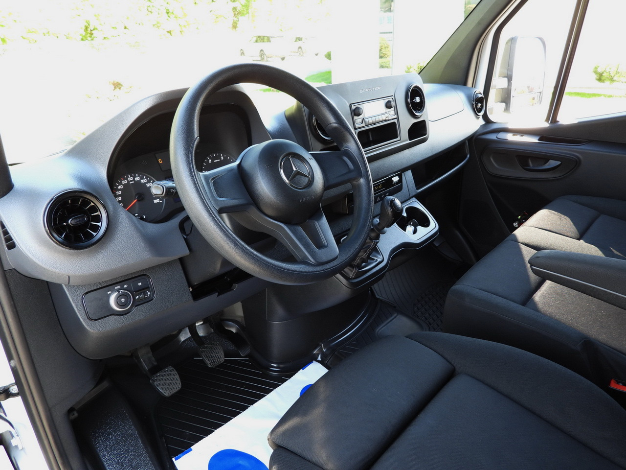 MERCEDES SPRINTER 315 BOX LIFT 8 PALLETS AIR CONDITIONING 150HP - Bestelwagen gesloten laadbak: afbeelding 2 MERCEDES SPRINTER 315 BOX LIFT 8 PALLETS AIR CONDITIONING 150HP - Bestelwagen gesloten laadbak: afbeelding 2