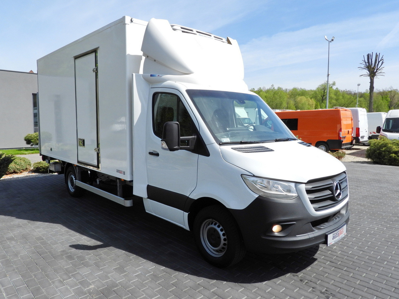 MERCEDES SPRINTER 316 REGRIGERATOR BOX 0*C LIFT 8 PALLETS CRUISE CONTROL PNEUMATICS AIR CONDITIONING 160HP - Koelwagen: afbeelding 4 MERCEDES SPRINTER 316 REGRIGERATOR BOX 0*C LIFT 8 PALLETS CRUISE CONTROL PNEUMATICS AIR CONDITIONING 160HP - Koelwagen: afbeelding 4