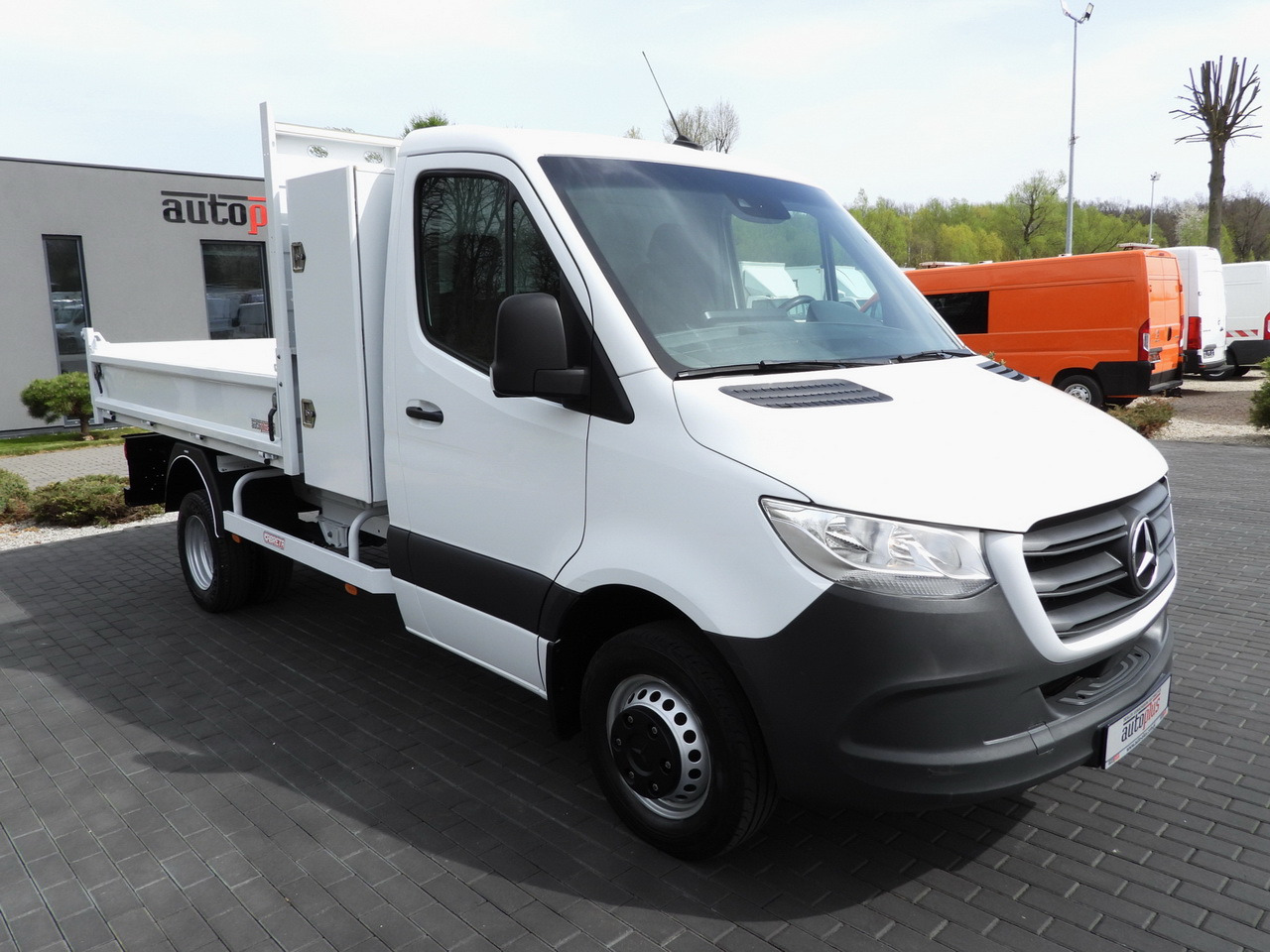 MERCEDES SPRINTER 516 TIPPER CRUISE CONTROL TWIN WHEELS AIR CONDITIONING 160HP - Kipper bestelwagen: afbeelding 4 MERCEDES SPRINTER 516 TIPPER CRUISE CONTROL TWIN WHEELS AIR CONDITIONING 160HP - Kipper bestelwagen: afbeelding 4