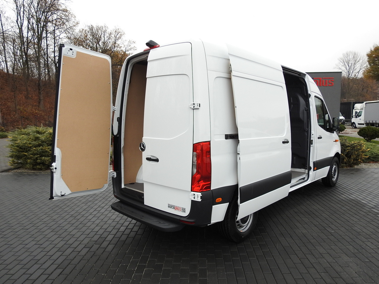 MERCEDES eSprinter NEW ELECTRIC VAN AUTOMATIC TRANSMISSION GUARANTEE 95HP - Gesloten bestelwagen: afbeelding 3 MERCEDES eSprinter NEW ELECTRIC VAN AUTOMATIC TRANSMISSION GUARANTEE 95HP - Gesloten bestelwagen: afbeelding 3