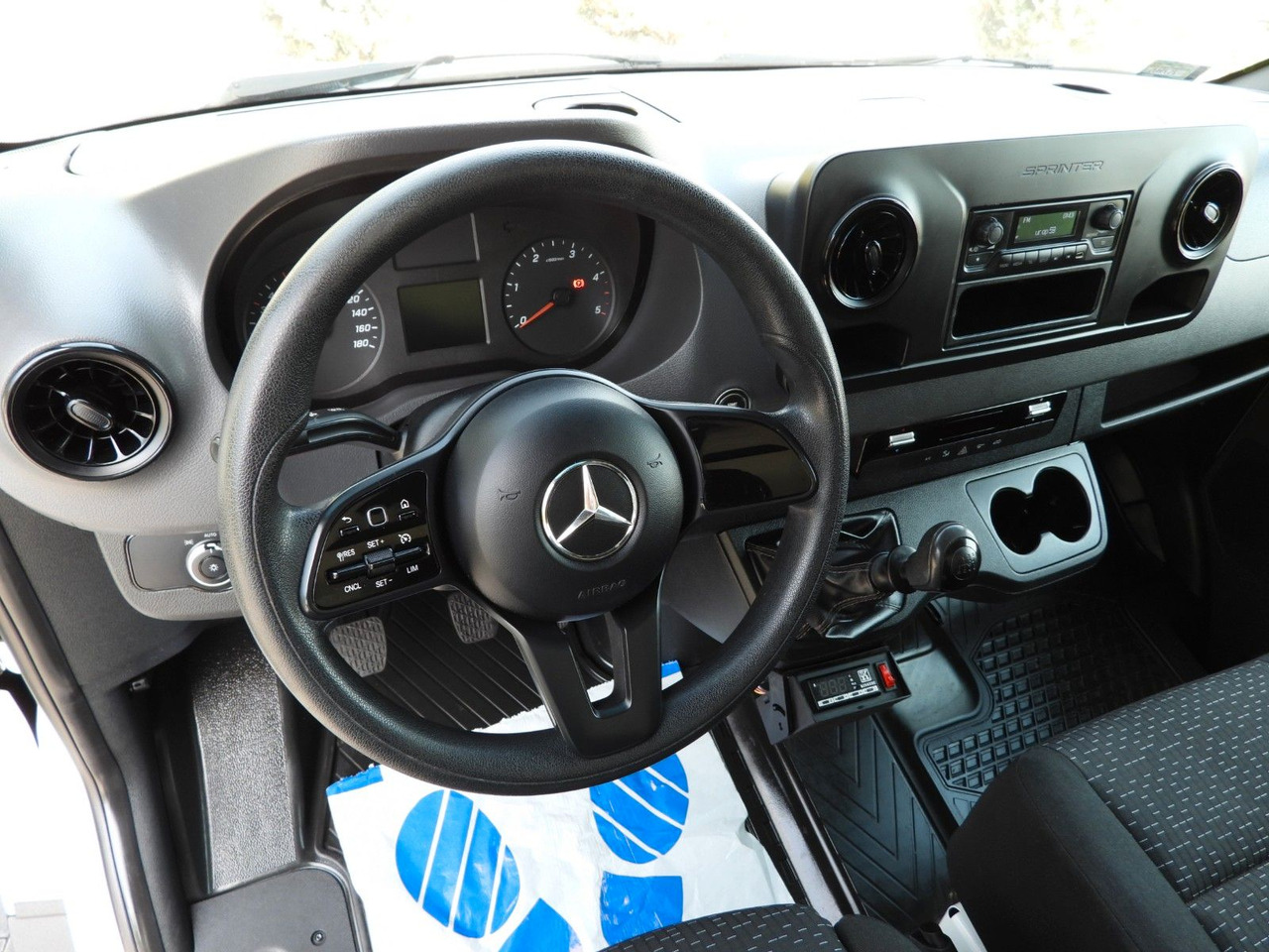 Mercedes-Benz SPRINTER 316 KÜHLKOFFER 0*C AUFZUG 8 PALETTEN - Koelwagen: afbeelding 2 Mercedes-Benz SPRINTER 316 KÜHLKOFFER 0*C AUFZUG 8 PALETTEN - Koelwagen: afbeelding 2