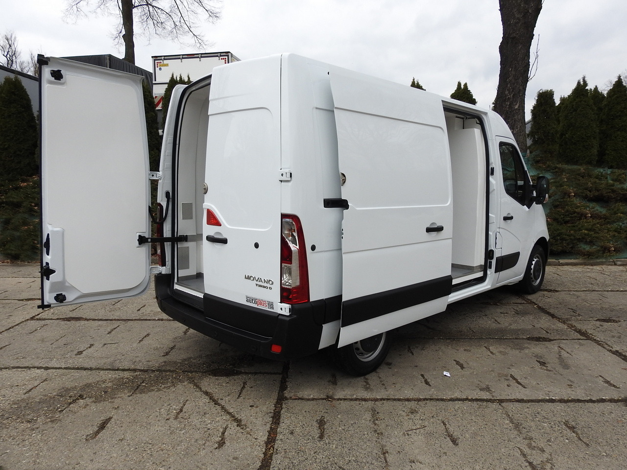 OPEL MOVANO REFRIGERATOR VAN 0*C CRUISE CONTROL NAVIGATION AIR CONDITIONING LED LIGHTS  136HP - Koelwagen: afbeelding 3 OPEL MOVANO REFRIGERATOR VAN 0*C CRUISE CONTROL NAVIGATION AIR CONDITIONING LED LIGHTS  136HP - Koelwagen: afbeelding 3