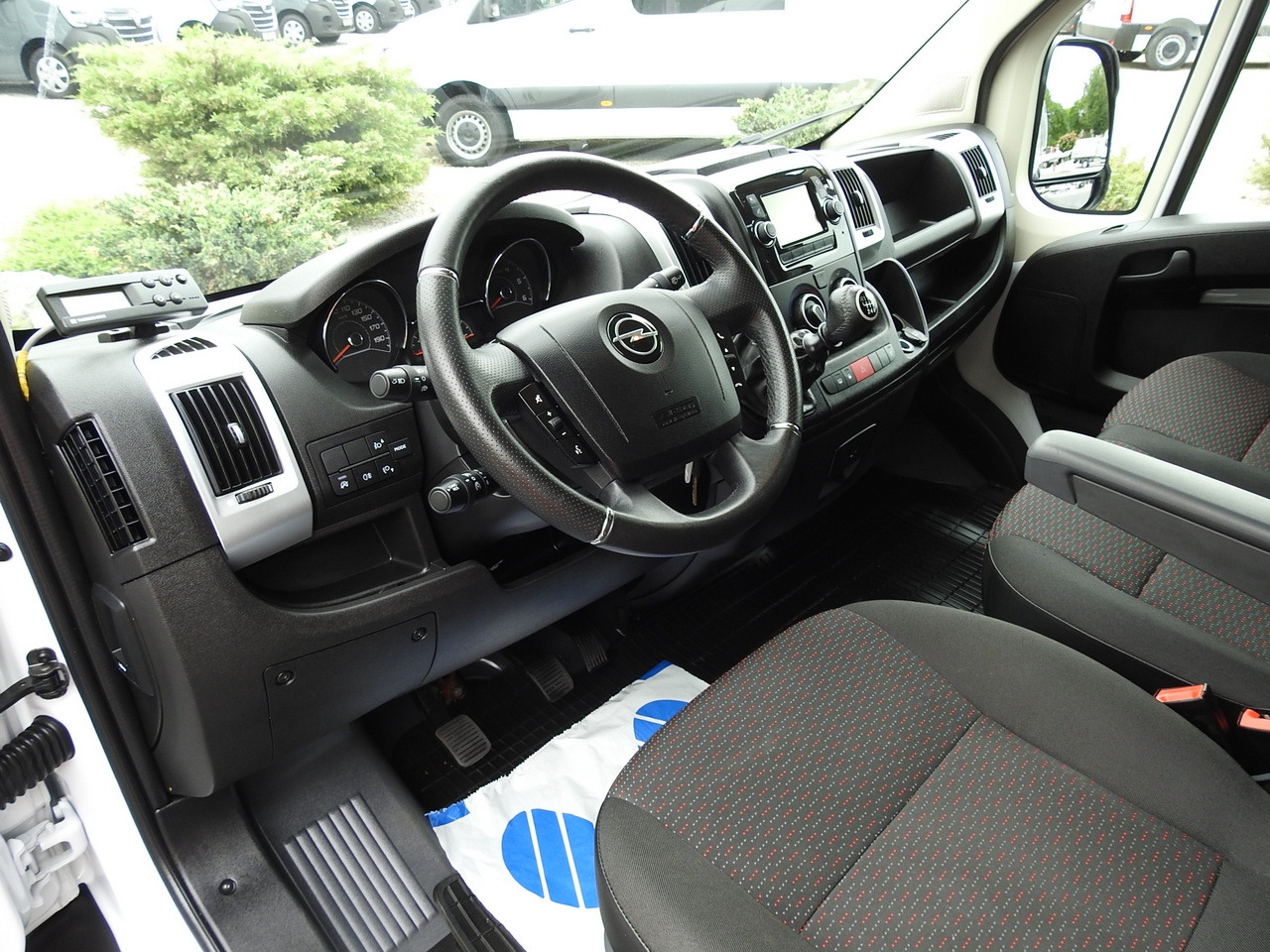 OPEL MOVANO REFRIGERATOR VAN 0*C HEATING FUNCTION AIR CONDITIONING 140HP - Koelwagen: afbeelding 2 OPEL MOVANO REFRIGERATOR VAN 0*C HEATING FUNCTION AIR CONDITIONING 140HP - Koelwagen: afbeelding 2