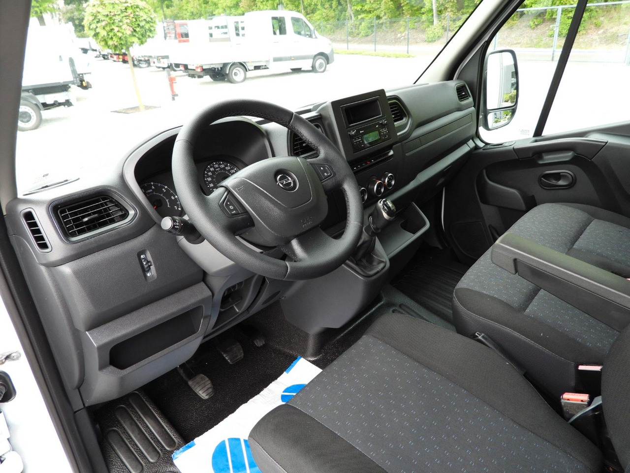 Opel MOVANO PRITSCHE PLANE AUFZUG 9 PALETTEN WEBASTO - Schuifzeilen bestelwagen: afbeelding 2 Opel MOVANO PRITSCHE PLANE AUFZUG 9 PALETTEN WEBASTO - Schuifzeilen bestelwagen: afbeelding 2