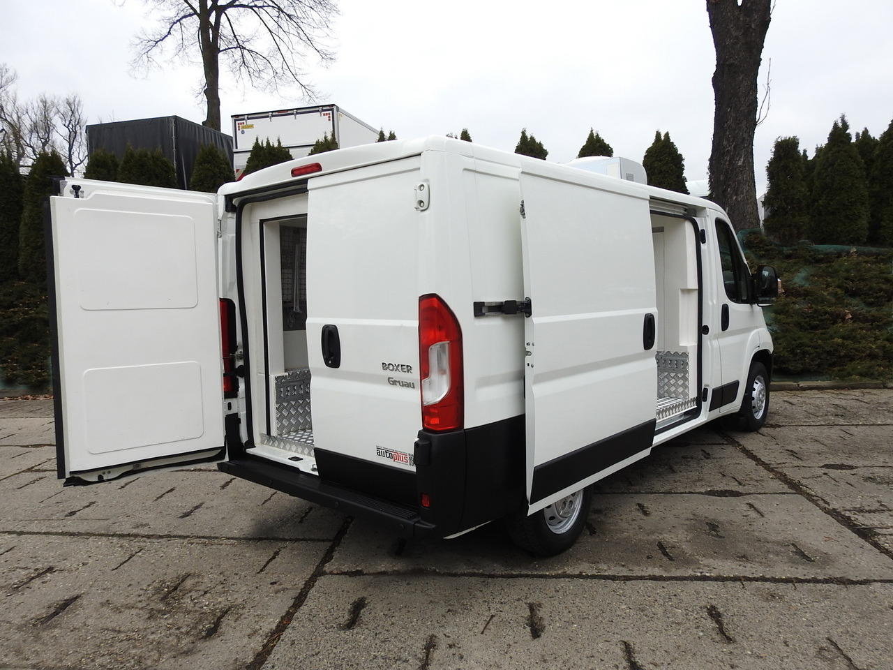 PEUGEOT BOXER REFRIGERATOR VAN -5*C TWO COMPARTMENTS CRUISE CONTROL AIR CONDITIONING 120HP - Koelwagen: afbeelding 3 PEUGEOT BOXER REFRIGERATOR VAN -5*C TWO COMPARTMENTS CRUISE CONTROL AIR CONDITIONING 120HP - Koelwagen: afbeelding 3