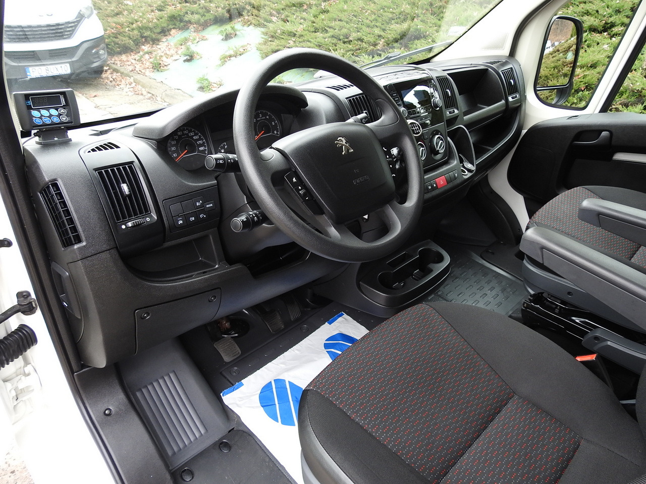PEUGEOT BOXER REFRIGERATOR VAN -5*C TWO COMPARTMENTS CRUISE CONTROL AIR CONDITIONING 120HP - Koelwagen: afbeelding 2 PEUGEOT BOXER REFRIGERATOR VAN -5*C TWO COMPARTMENTS CRUISE CONTROL AIR CONDITIONING 120HP - Koelwagen: afbeelding 2