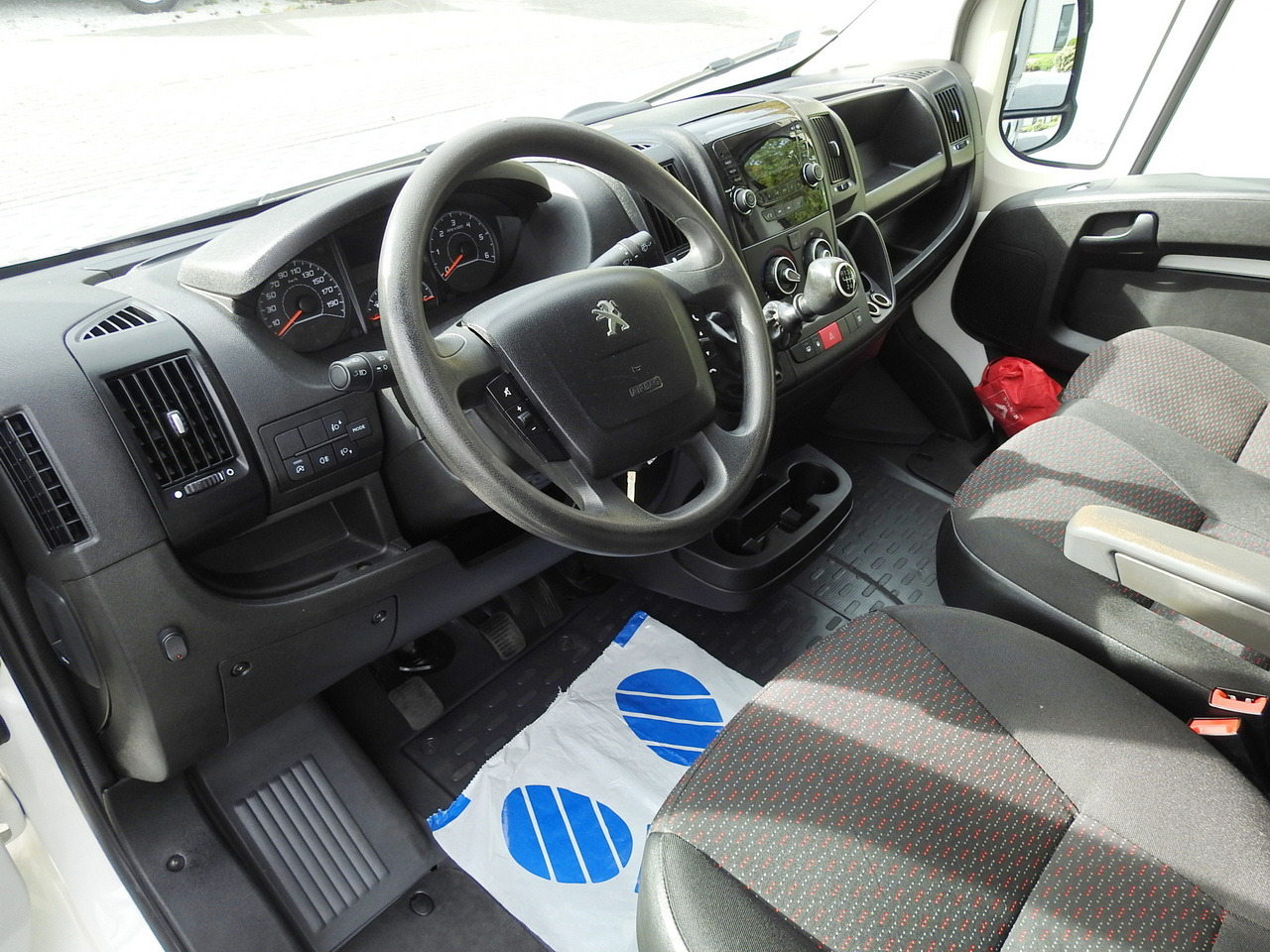 PEUGEOT BOXER STAKE BODY DOUBLE CABIN DOKA 7 SEATS AIR CONDITIONING 140HP - Bestelwagen met dubbele cabine: afbeelding 2 PEUGEOT BOXER STAKE BODY DOUBLE CABIN DOKA 7 SEATS AIR CONDITIONING 140HP - Bestelwagen met dubbele cabine: afbeelding 2