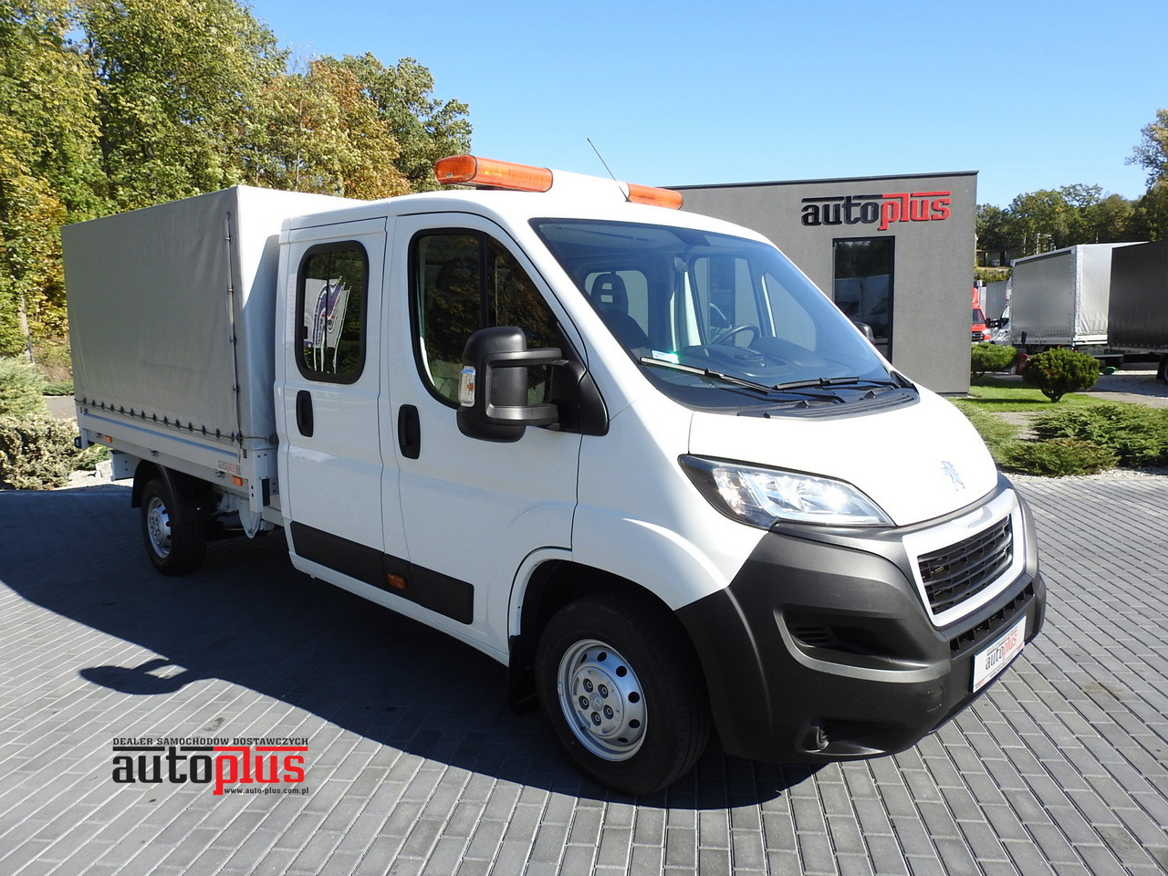 PEUGEOT BOXER STAKE BODY DOUBLE CABIN DOKA 7 SEATS AIR CONDITIONING 140HP - Bestelwagen met dubbele cabine: afbeelding 1 PEUGEOT BOXER STAKE BODY DOUBLE CABIN DOKA 7 SEATS AIR CONDITIONING 140HP - Bestelwagen met dubbele cabine: afbeelding 1