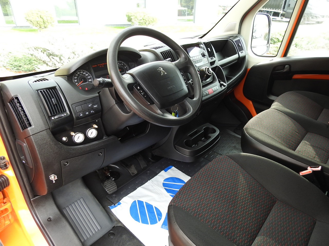 PEUGEOT BOXER STAKE BODY TARPAULIN DOUBLE CABIN DOKA 7 SEATS AIR CONDITIONING PNEUMATICS 140HP - Bestelwagen met dubbele cabine: afbeelding 2 PEUGEOT BOXER STAKE BODY TARPAULIN DOUBLE CABIN DOKA 7 SEATS AIR CONDITIONING PNEUMATICS 140HP - Bestelwagen met dubbele cabine: afbeelding 2