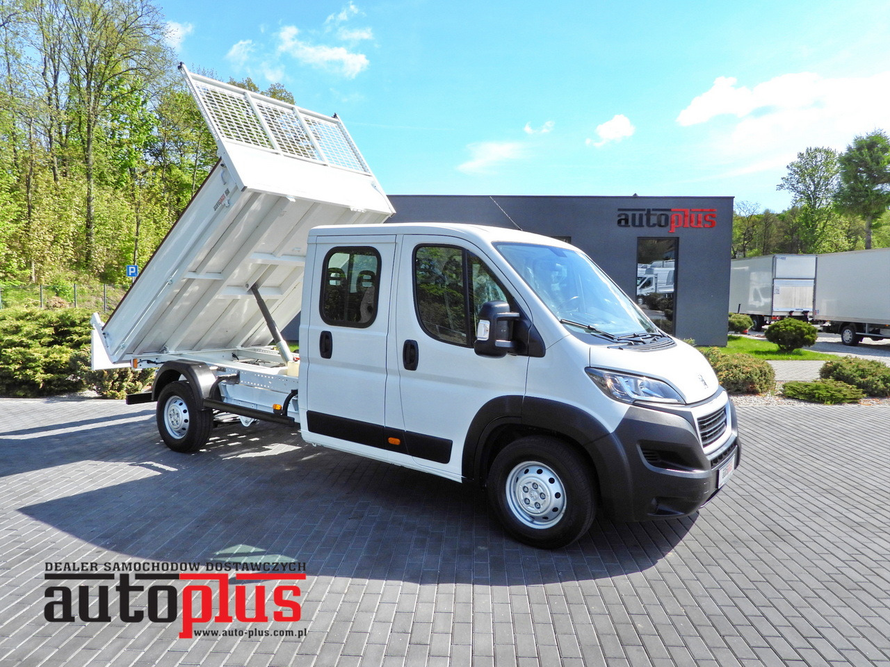 PEUGEOT BOXER  TIPPER DOUBLE CABIN DOKA 7 SEATS CRUISE CONTROL AIR CONDITIONING  140HP - Kipper bestelwagen: afbeelding 1 PEUGEOT BOXER  TIPPER DOUBLE CABIN DOKA 7 SEATS CRUISE CONTROL AIR CONDITIONING  140HP - Kipper bestelwagen: afbeelding 1