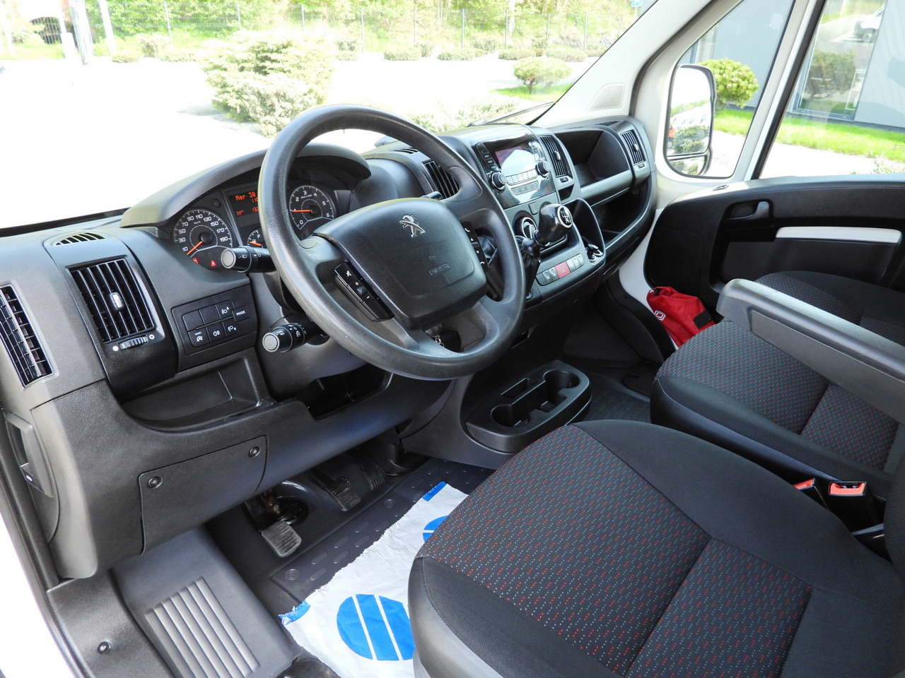 PEUGEOT BOXER  TIPPER DOUBLE CABIN DOKA 7 SEATS CRUISE CONTROL AIR CONDITIONING  140HP - Kipper bestelwagen: afbeelding 2 PEUGEOT BOXER  TIPPER DOUBLE CABIN DOKA 7 SEATS CRUISE CONTROL AIR CONDITIONING  140HP - Kipper bestelwagen: afbeelding 2