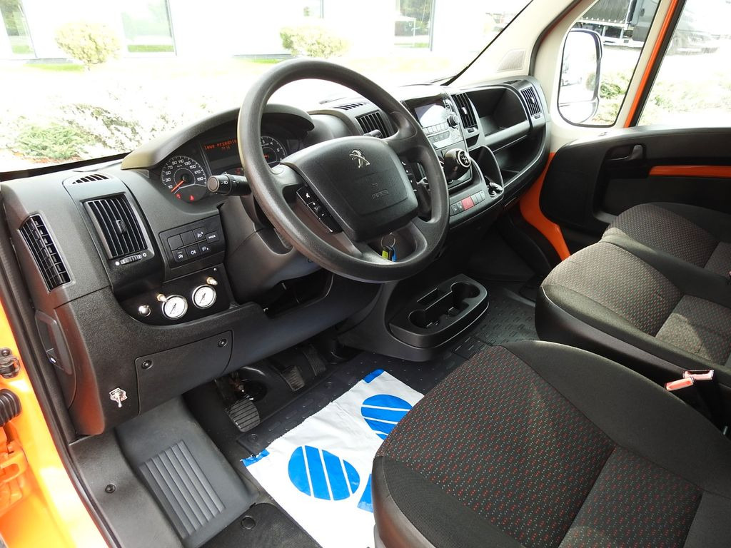 Peugeot BOXER PRITSCHE PLANE DOPPELKABINE DOKA 7 SITZE - Schuifzeilen bestelwagen, Bestelwagen met dubbele cabine: afbeelding 2 Peugeot BOXER PRITSCHE PLANE DOPPELKABINE DOKA 7 SITZE - Schuifzeilen bestelwagen, Bestelwagen met dubbele cabine: afbeelding 2