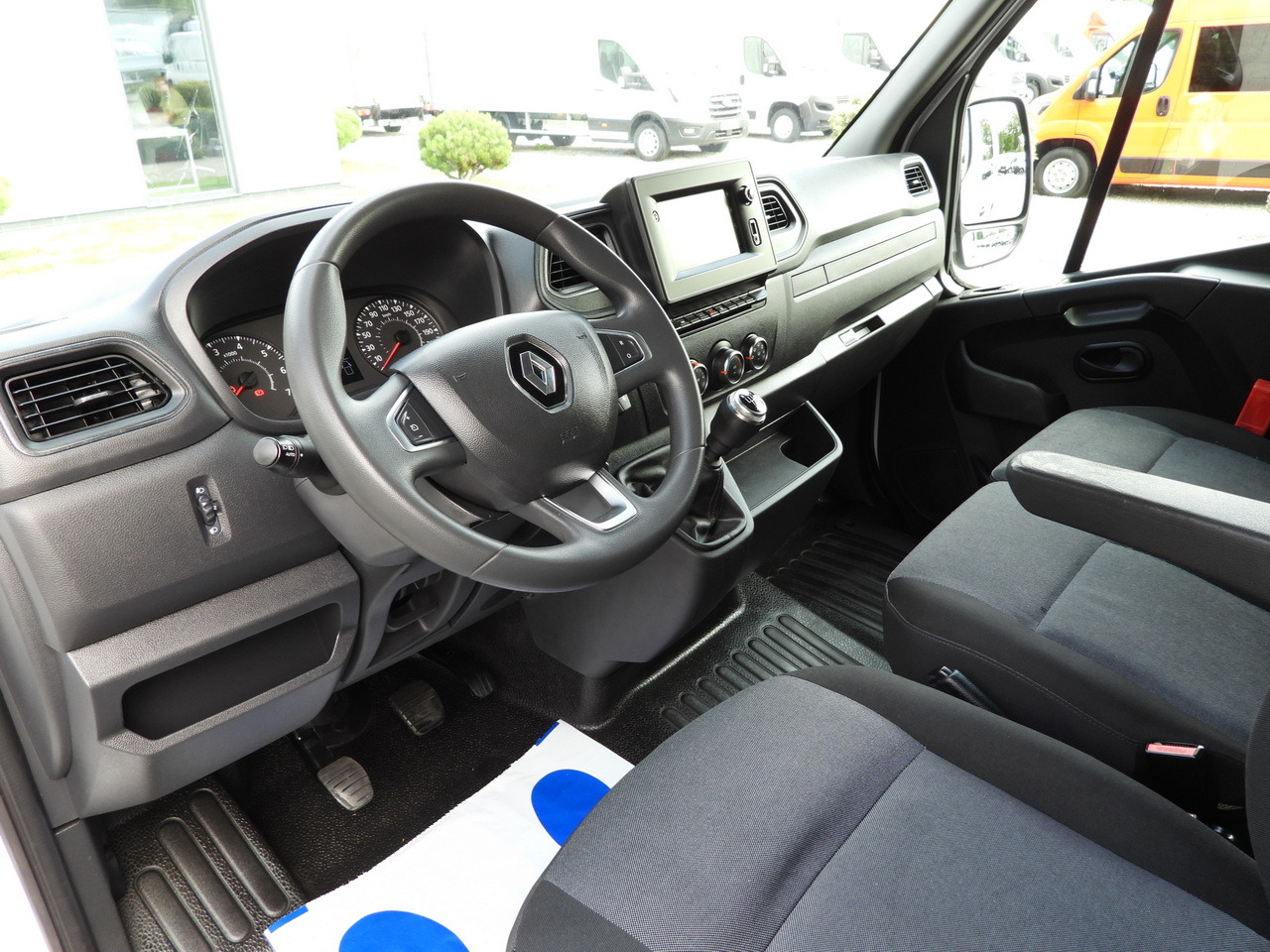 RENAULT MASTER BOX DELIVERY VAN 7 SEATS CRUISE CONTROL NAVIGATION LED LIGHTS AIR CONDITIONING  135HP - Gesloten bestelwagen: afbeelding 2 RENAULT MASTER BOX DELIVERY VAN 7 SEATS CRUISE CONTROL NAVIGATION LED LIGHTS AIR CONDITIONING  135HP - Gesloten bestelwagen: afbeelding 2